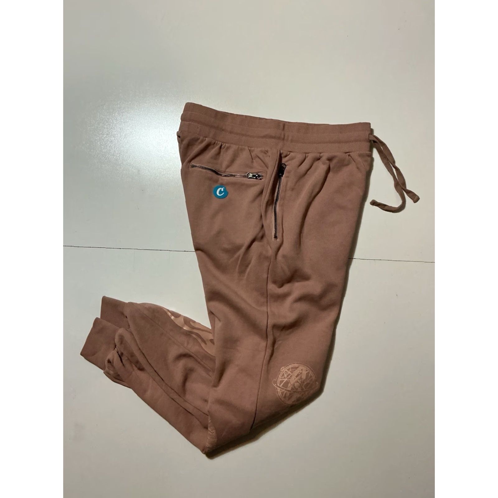 Globe Cookies SF Flames Sun Globe Graphic Mauve Jogger Sweatpants Sz. L User: Cookies SF Flames Sun Globe Graphic Mauve Jogger Sweatpants Sz. L Size US 33 - 2 Thumbnail