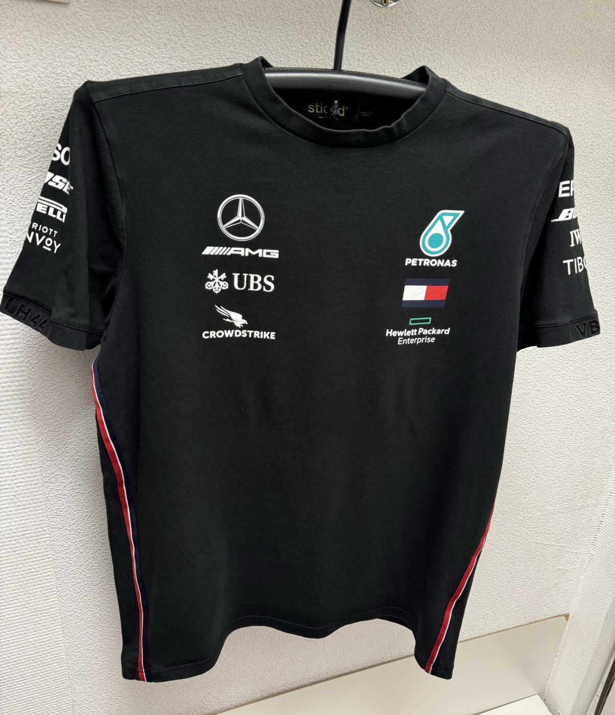 Formula 1 Petronas tommy Hilfiger vintage racing black t-shirt F1 L Size US L / EU 52-54 / 3 - 1 Thumbnail