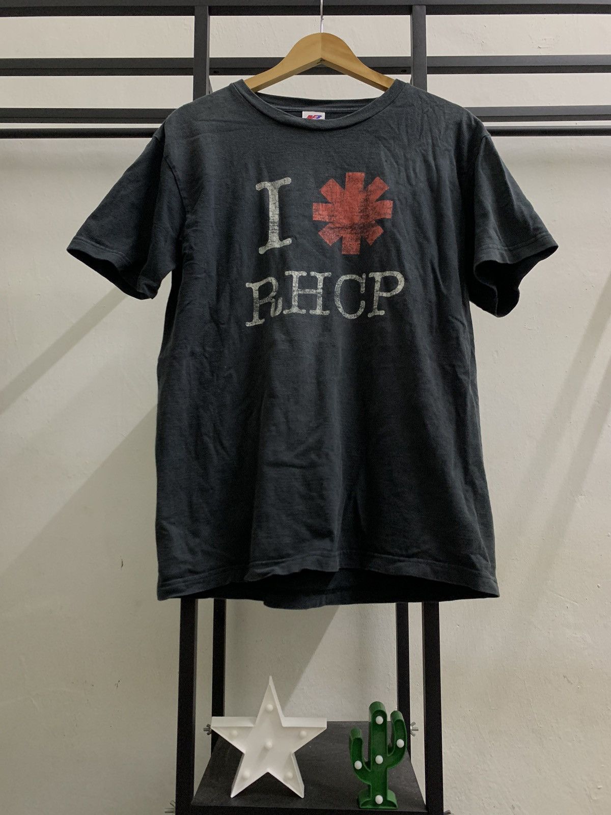 Band Tees VINTAGE RED HOT CHILLI PAPPER BAND TEE Size US L / EU 52-54 / 3 - 1 Thumbnail