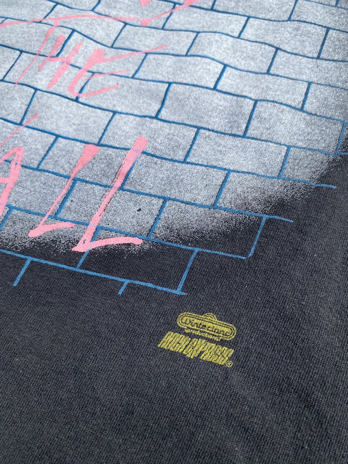 Vintage Vintage 80’s Pink Floyd “The Wall” Tee Size US M / EU 48-50 / 2 - 3 Thumbnail