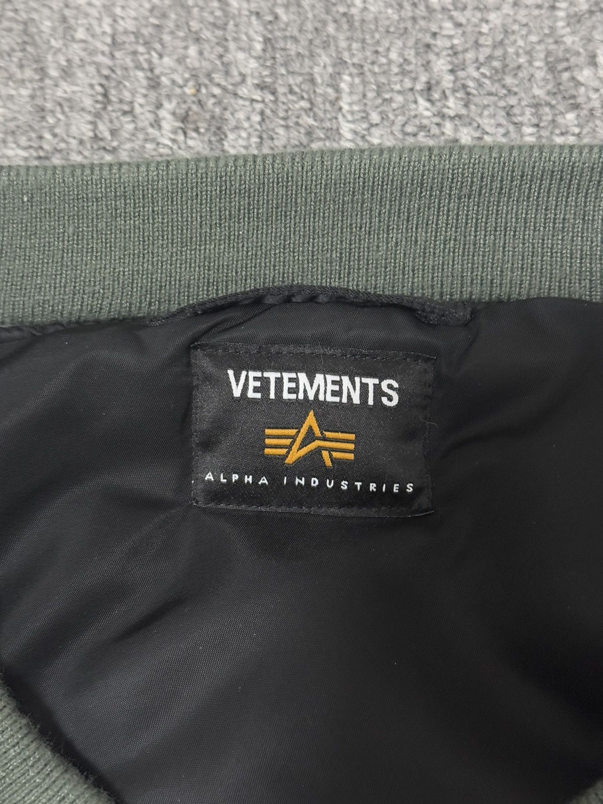 Vetements Vetements 19ss reversible bomber Size US M / EU 48-50 / 2 - 3 Thumbnail