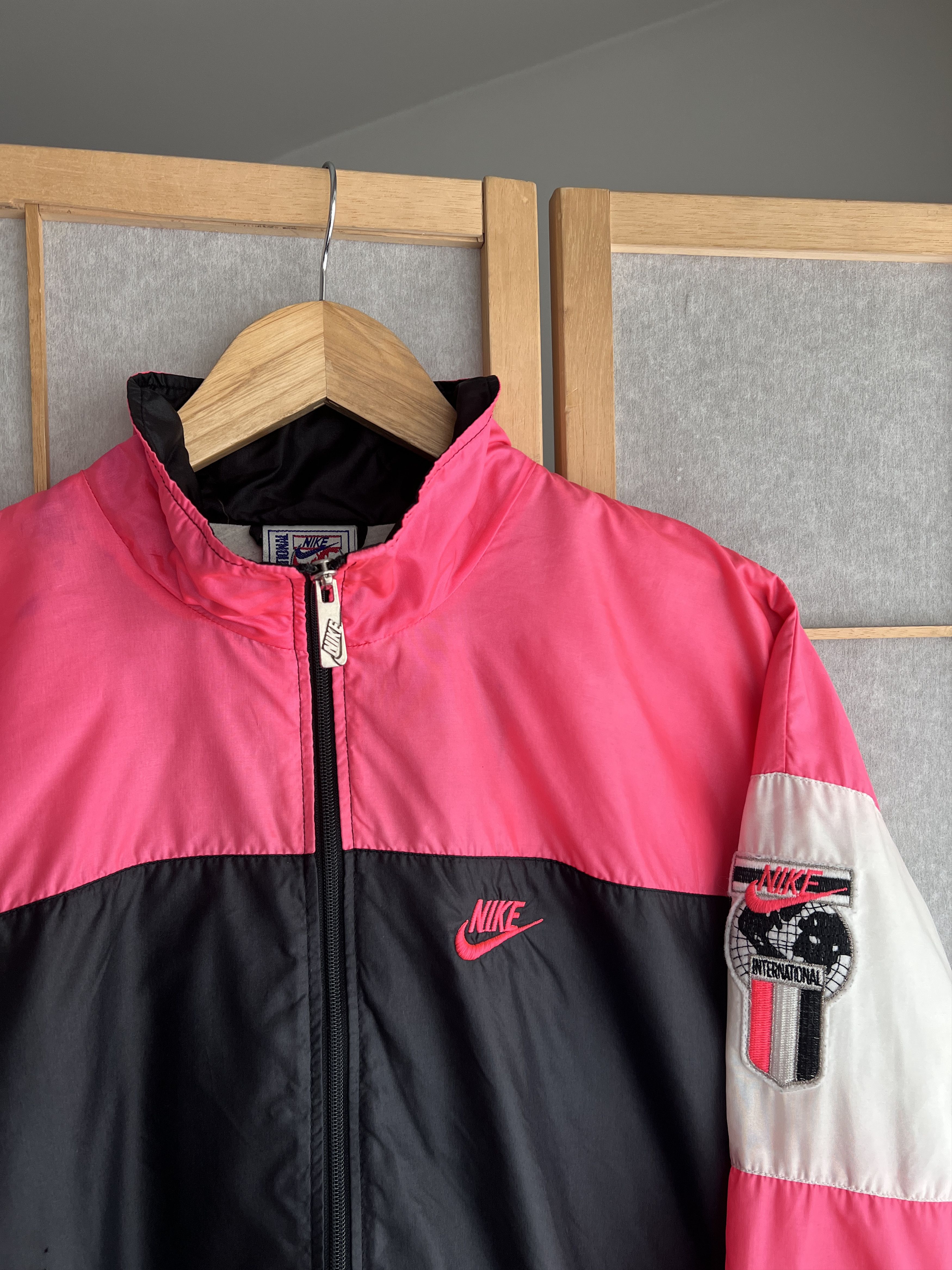 Nike Rare! Nike International 1980s nylon track top retro jacket Size US M / EU 48-50 / 2 - 3 Thumbnail