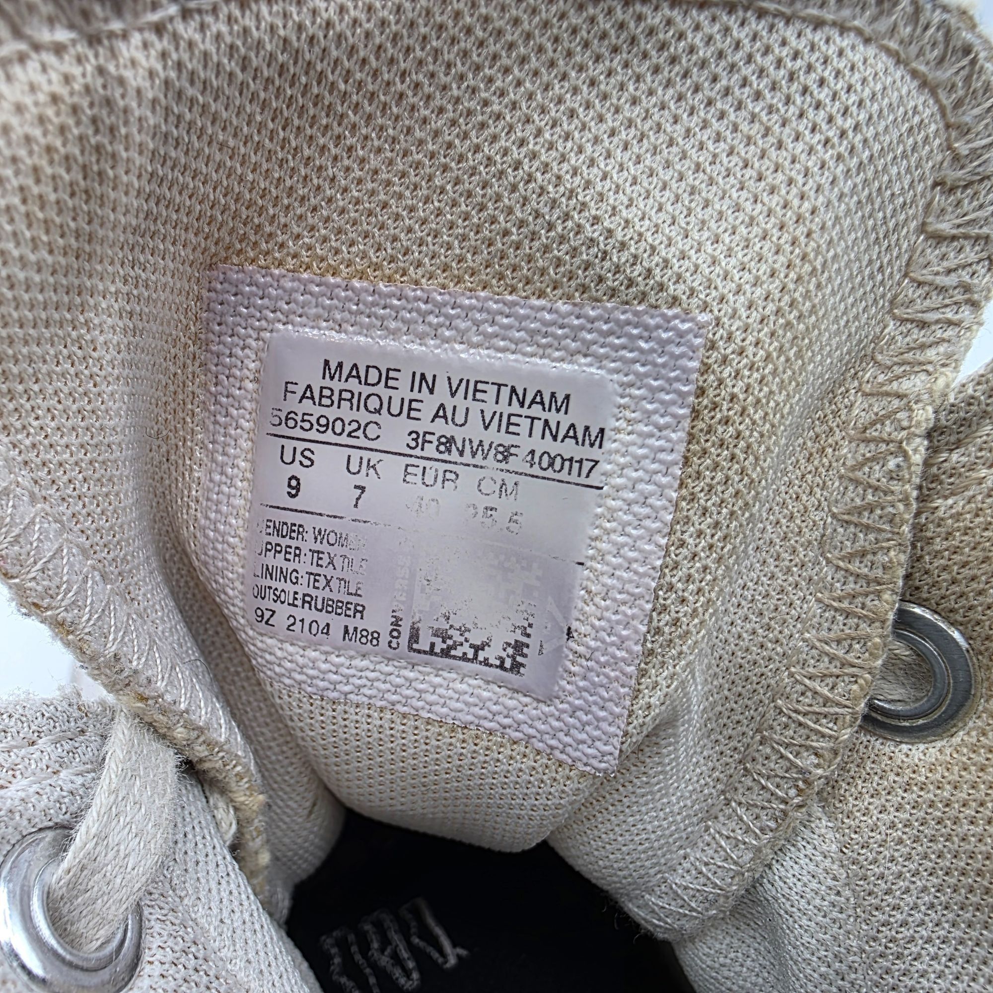 Converse Converse Chuck Taylor All Star Lugged Hi Womens 9 Triple Whi Size US 9 / IT 39 - 5 Thumbnail
