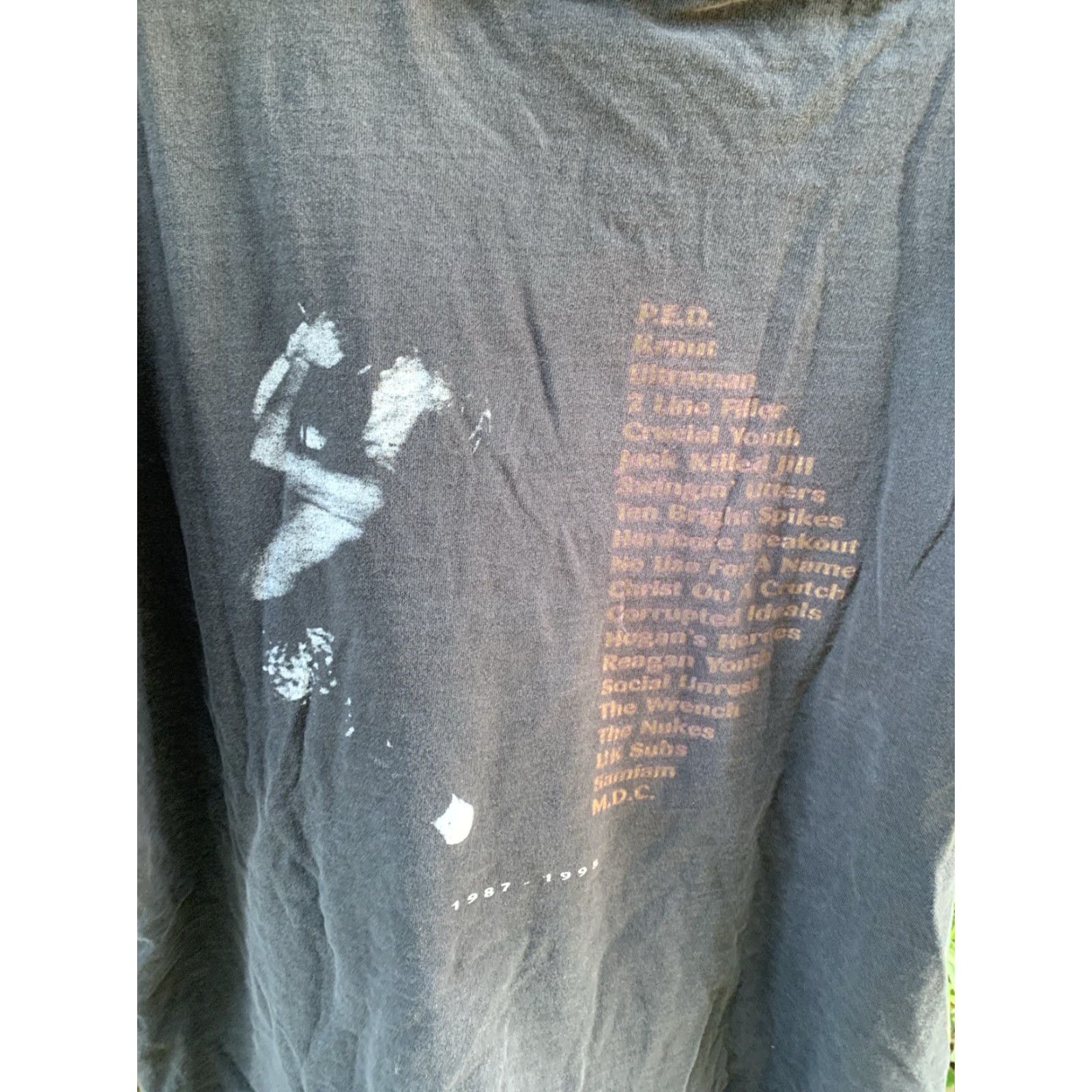 Fruit Of The Loom VINTAGE New Red Archives 1990s Band T Shirt XL Black Cotton Short Sleeve Unisex Adults Fatigue/Distressed Hole-Peaked Graphic Tee Size US XL / EU 56 / 4 - 5 Thumbnail