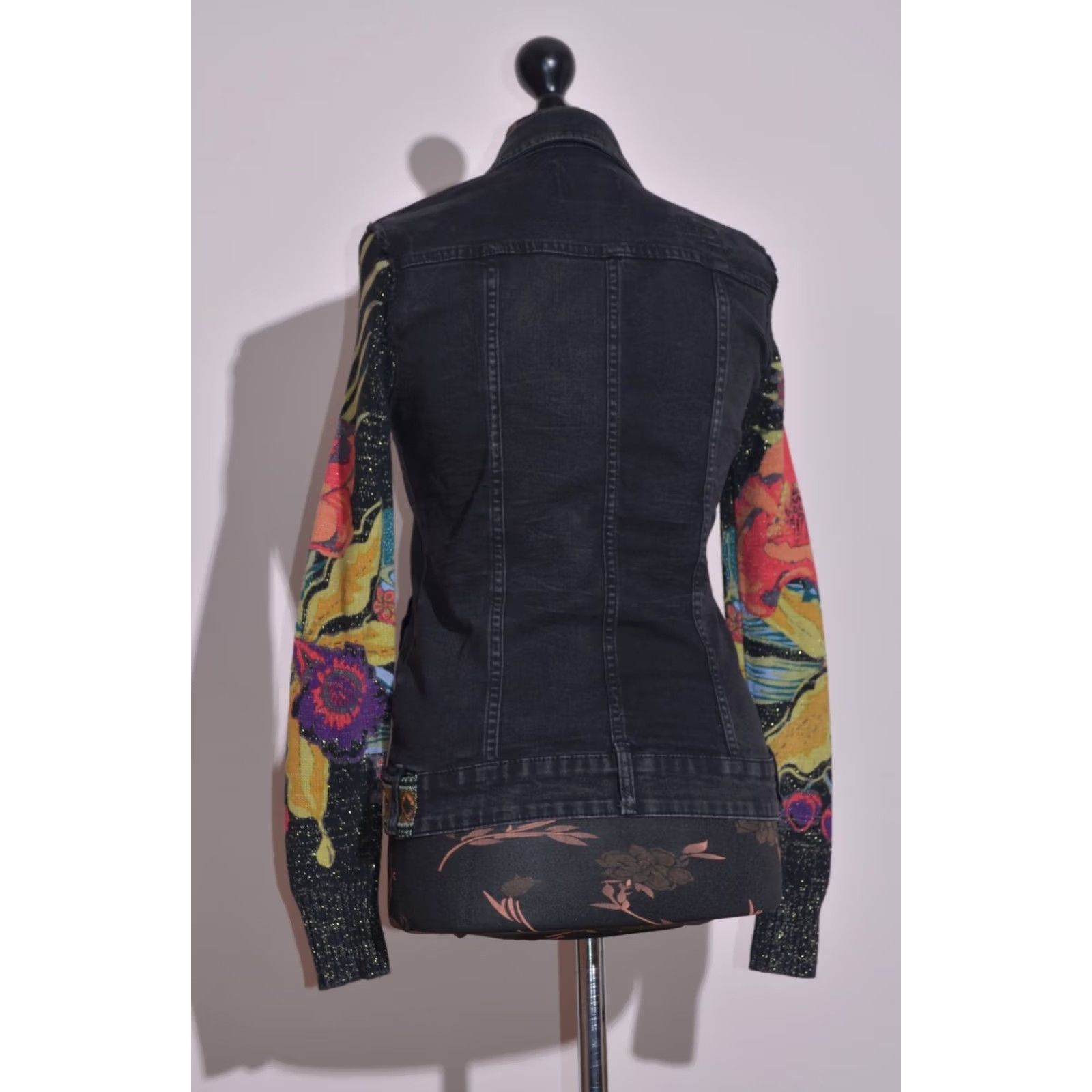 Desigual Desigual Black Denim Jacket Floral Embroidered Boho Womens Size 36 Denim Jacket Womens Boho Floral Embroidered Black Size 36 Size XS / US 0-2 / IT 36-38 - 5 Thumbnail