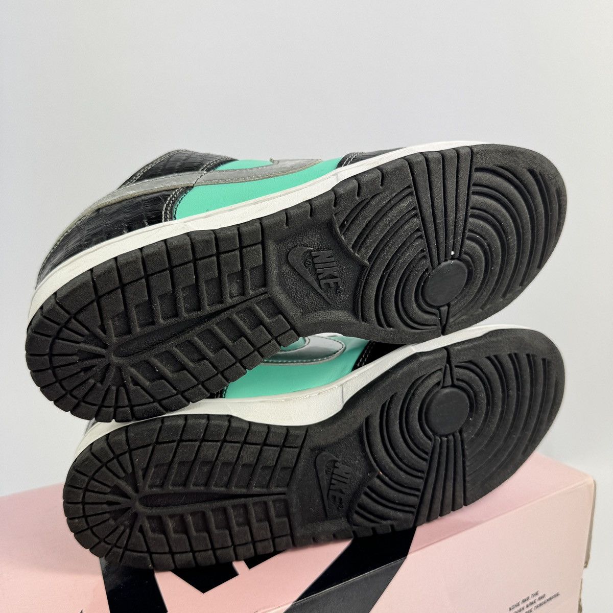 Nike VINTAGE NIKE SB DUNK LOW DIAMOND SUPPLY CO TIFFANY SNEAKERS Size US 9 / EU 42 - 6 Thumbnail