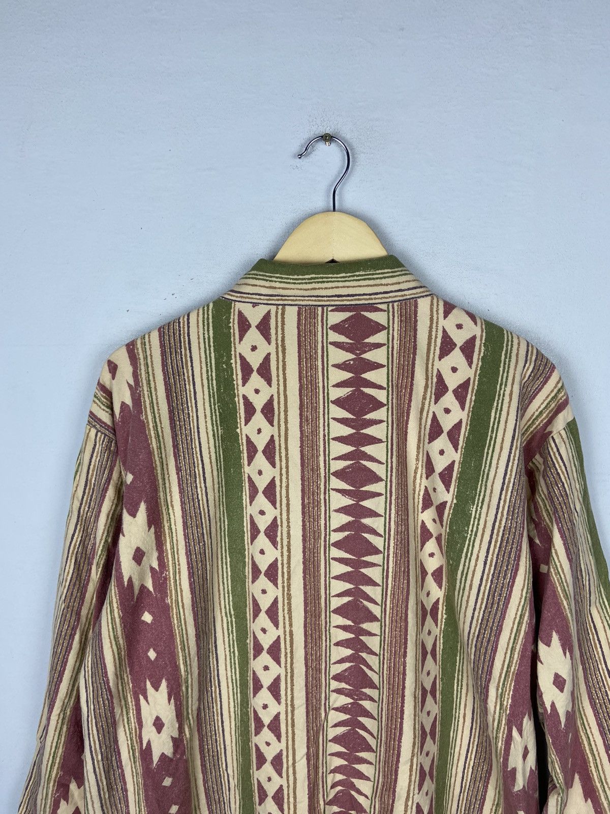 Vintage VINTAGE ELLE CHANTE NATIVE NAVAJO SOUTHWEST PATTERN SHIRT Size US L / EU 52-54 / 3 - 7 Thumbnail