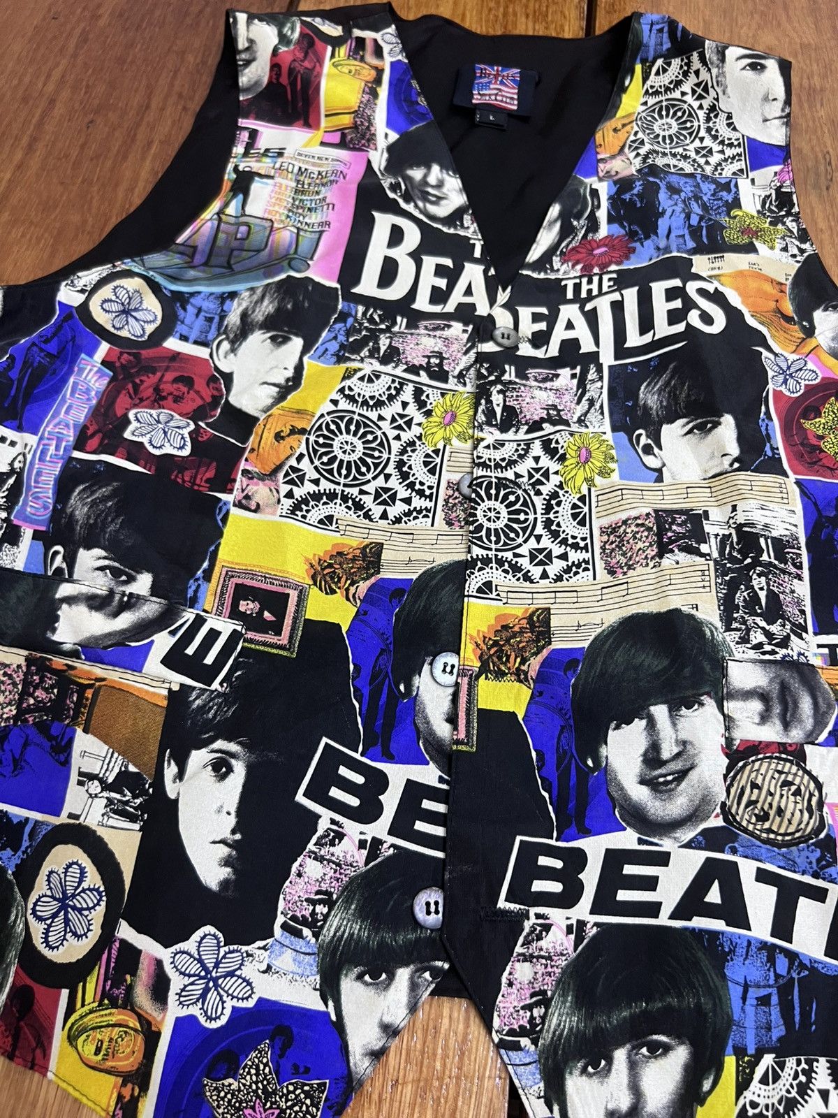 Band Tees Vtg 90s Multicolor OVP all Over Print The Beatles Silk Vest Size US L / EU 52-54 / 3 - 2 Thumbnail