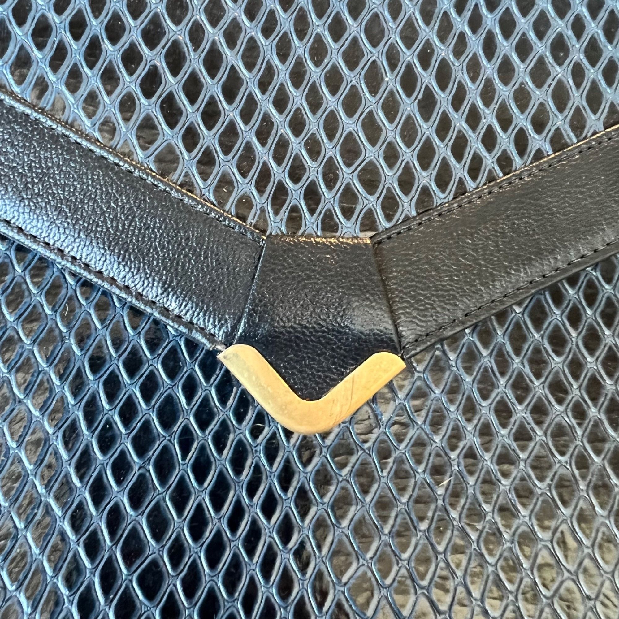 Vintage Vintage Koret Pebbled Leather Navy Gold Hardware Envelope Cl Size ONE SIZE - 9 Thumbnail