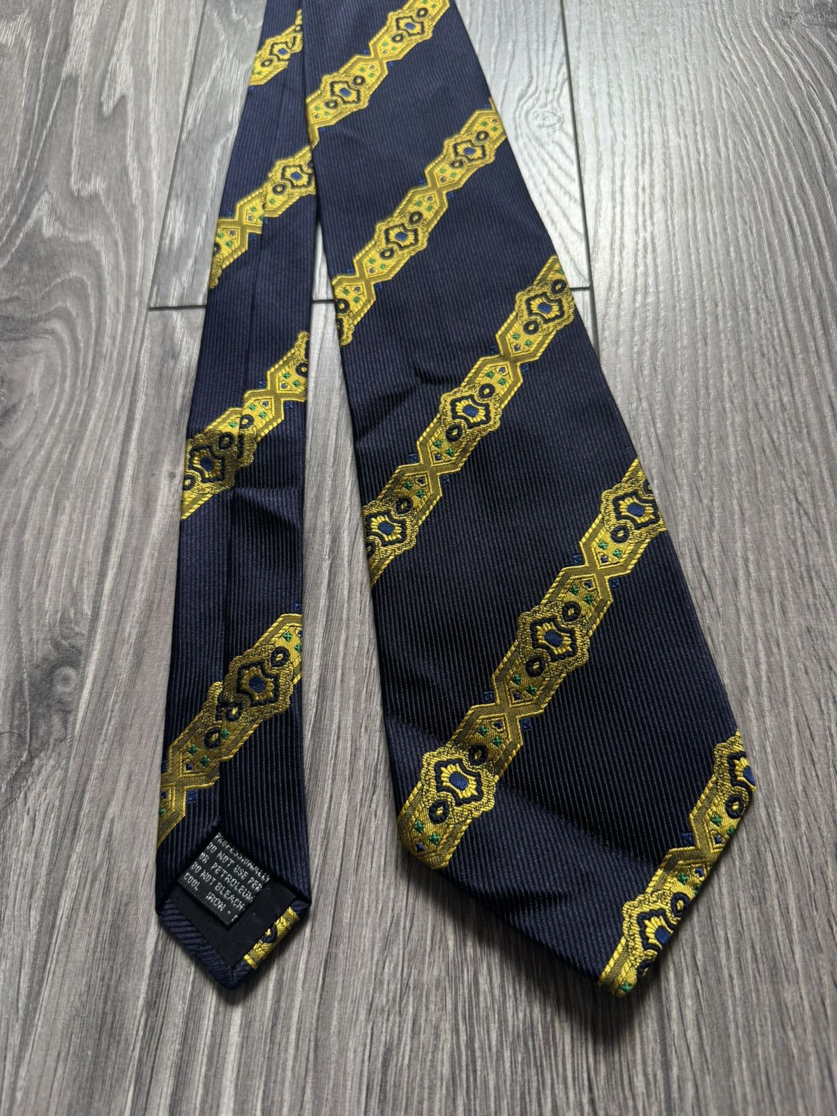 Versace Vintage Gianni Versace 100% silk necktie, baroque pattern Size ONE SIZE - 8 Thumbnail