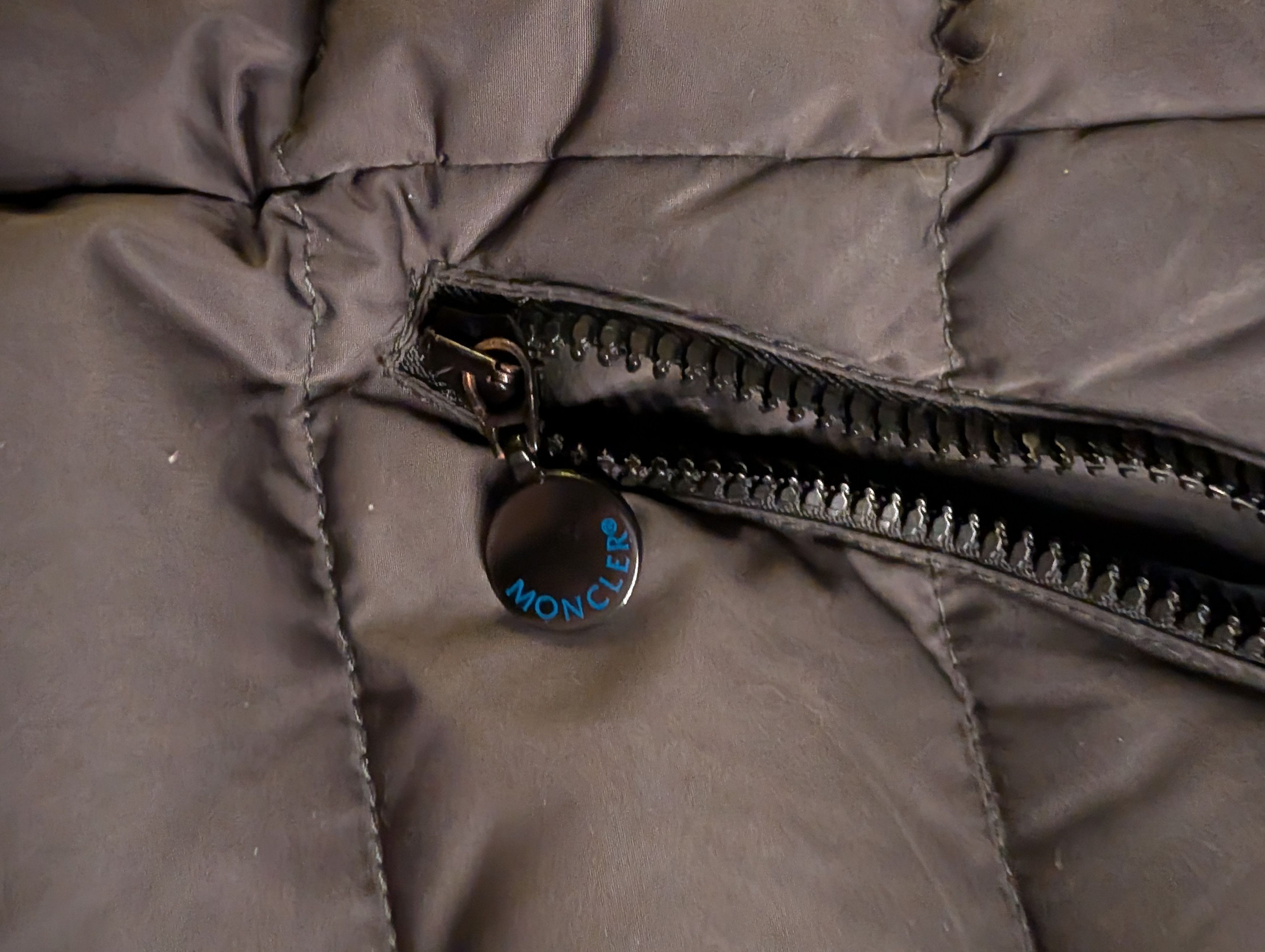 Moncler Moncler Badymat Giubbotto Down Puffer Jacket Size 4 Grey Size L / US 10 / IT 46 - 13 Thumbnail