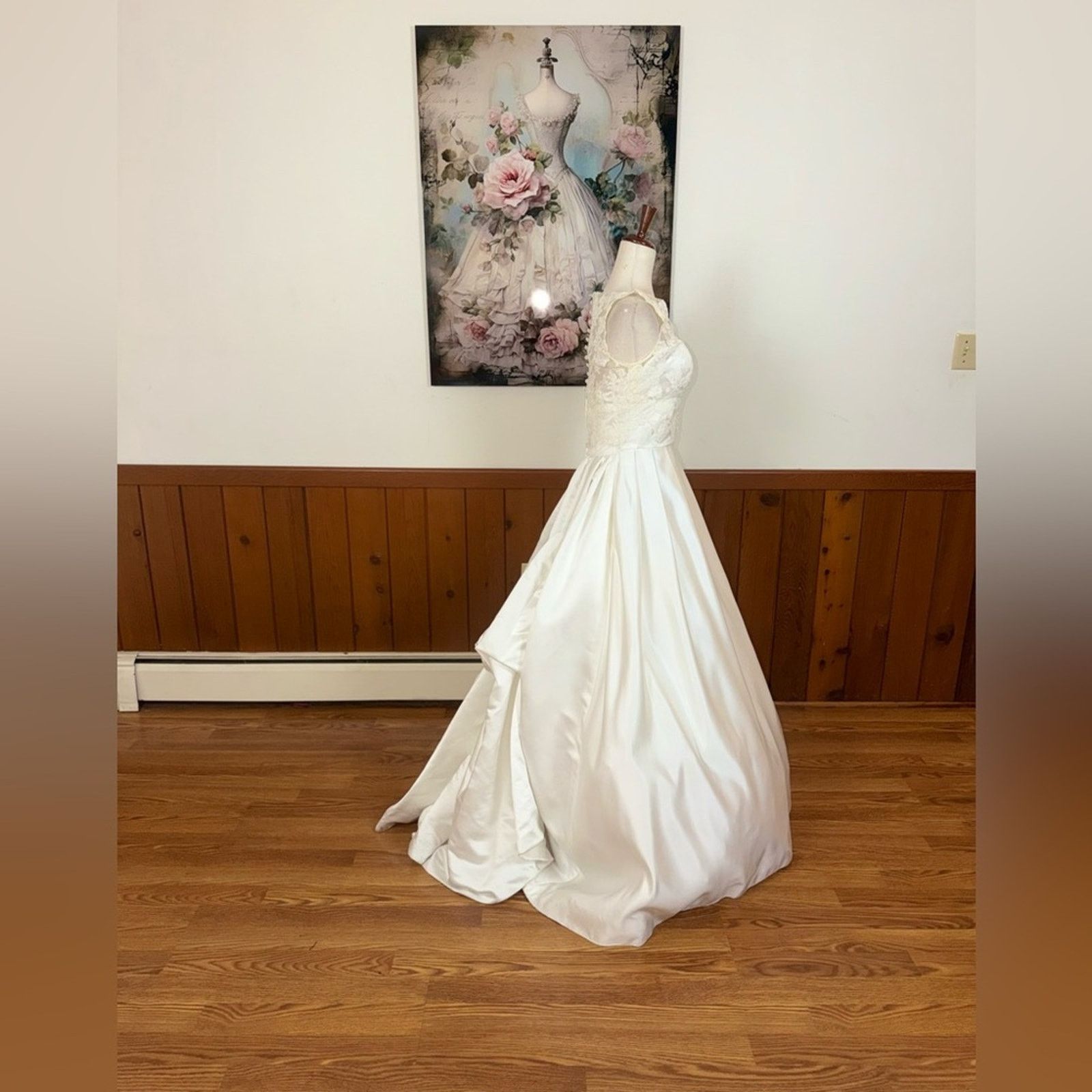 Other Stunning Liz Fields LO-VE-LA Satin Wedding Gown Size L / US 10 / IT 46 - 4 Thumbnail
