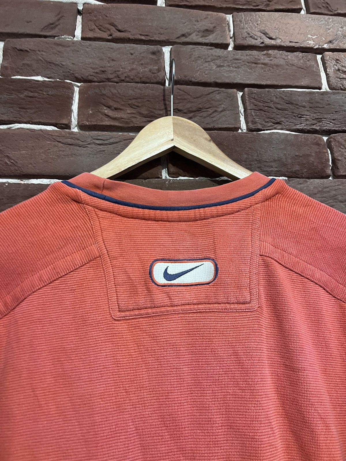 Nike Vintage 90s Nike Spellout Swoosh Logo Red Tag Crewneck L Size US L / EU 52-54 / 3 - 11 Thumbnail