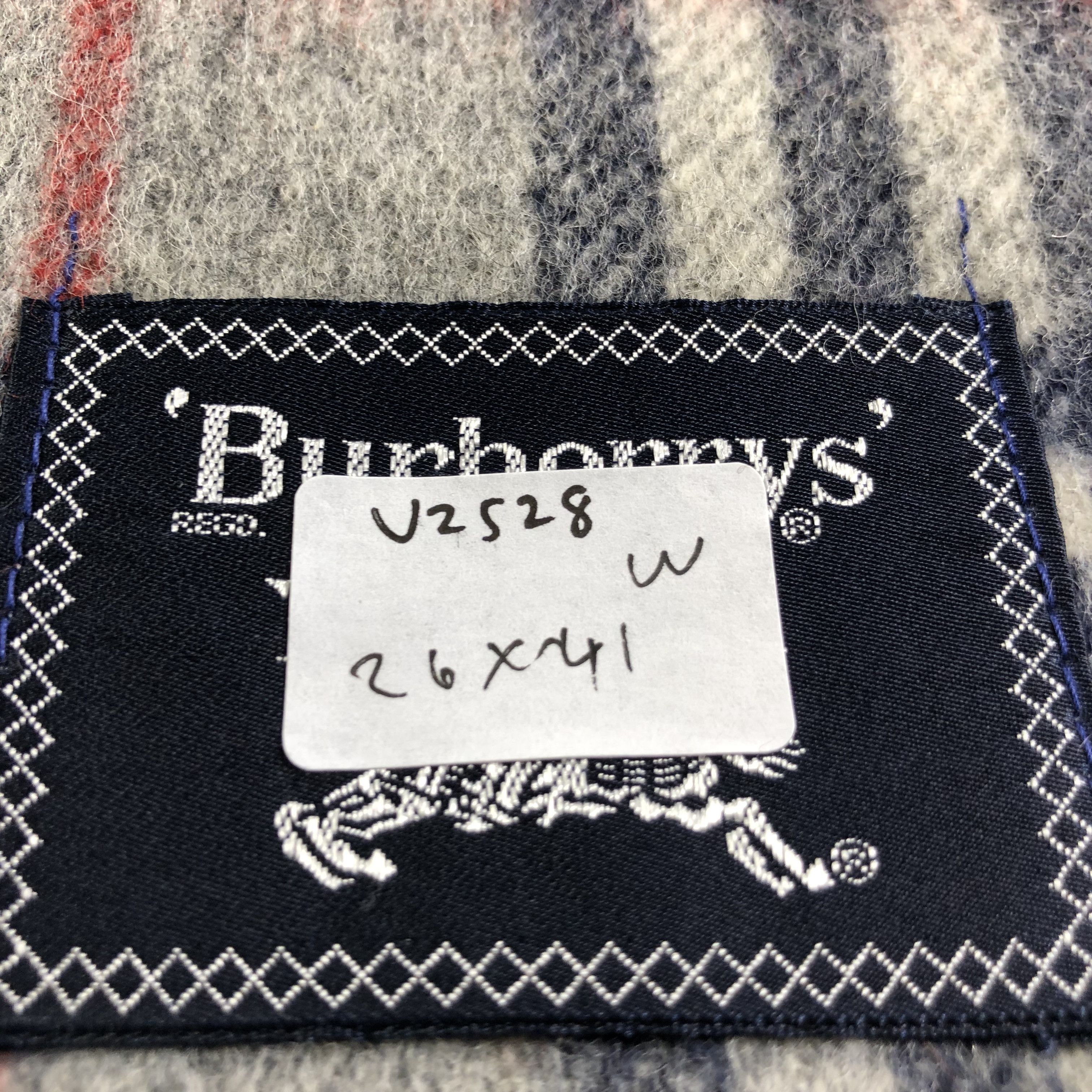 Burberry Burberrys Nova Check Grey Wool Blanket Scarf V2528 Size ONE SIZE - 8 Thumbnail