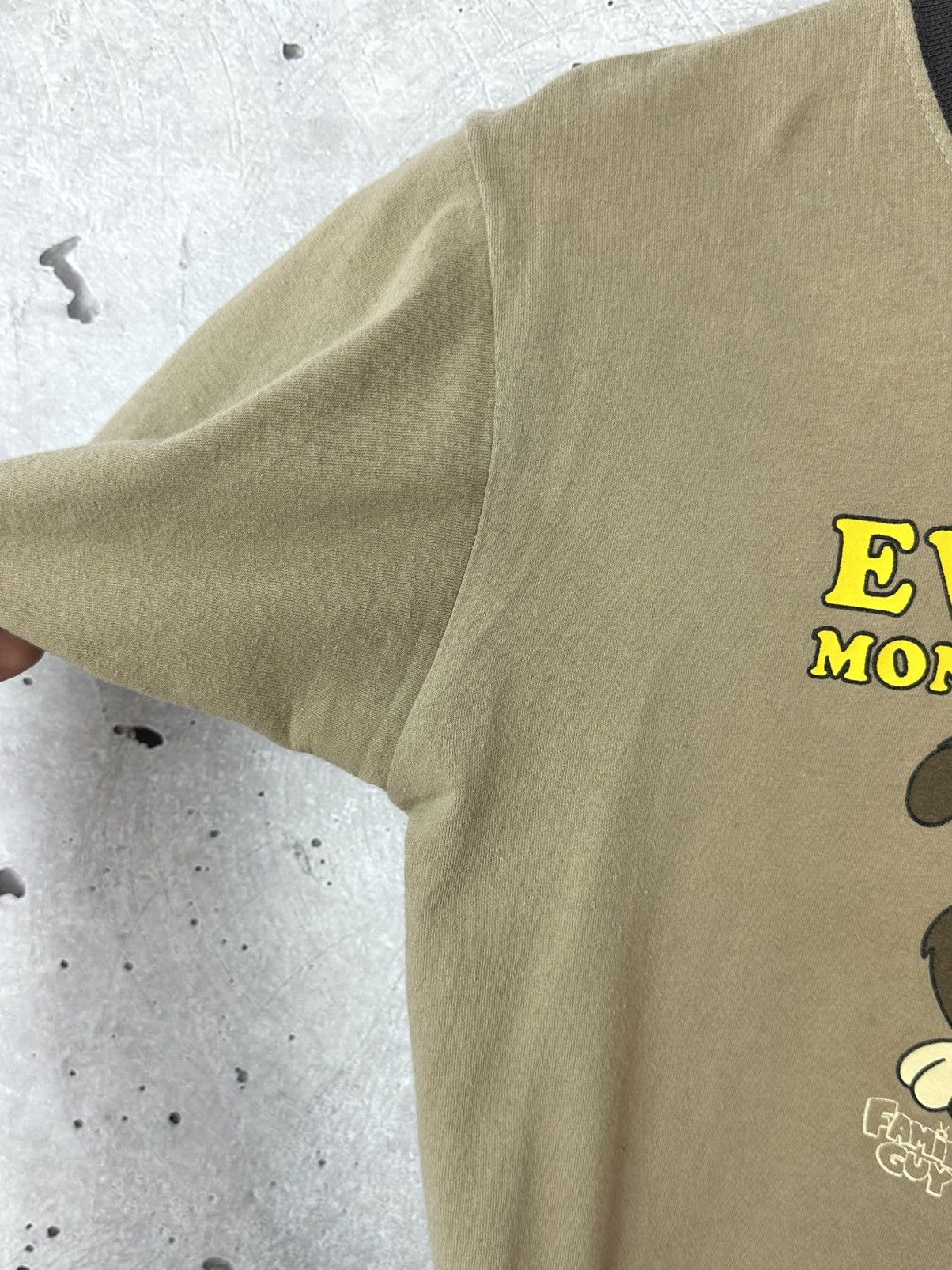 Fruit Of The Loom Vintage Family Guy 2006 Beige Short Sleeve T-shirt Size US S / EU 44-46 / 1 - 6 Thumbnail