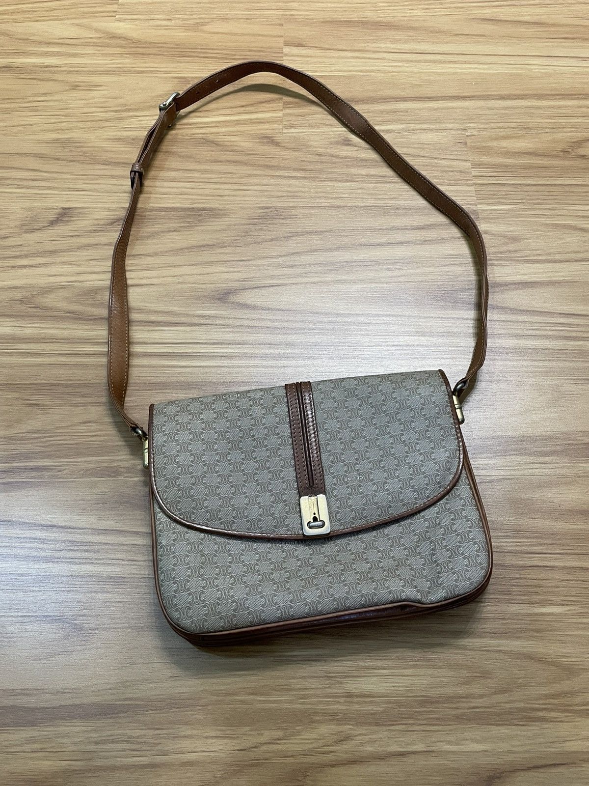 Celine Vintage Celine Macadam Blason Leather Shoulder Bag (M06) Size ONE SIZE - 1 Thumbnail