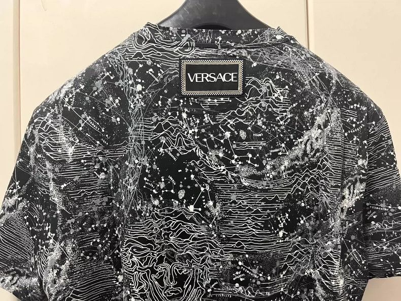 Versace Versace Beautifully patterned short-sleeved T-shirt Size US L / EU 52-54 / 3 - 4 Thumbnail