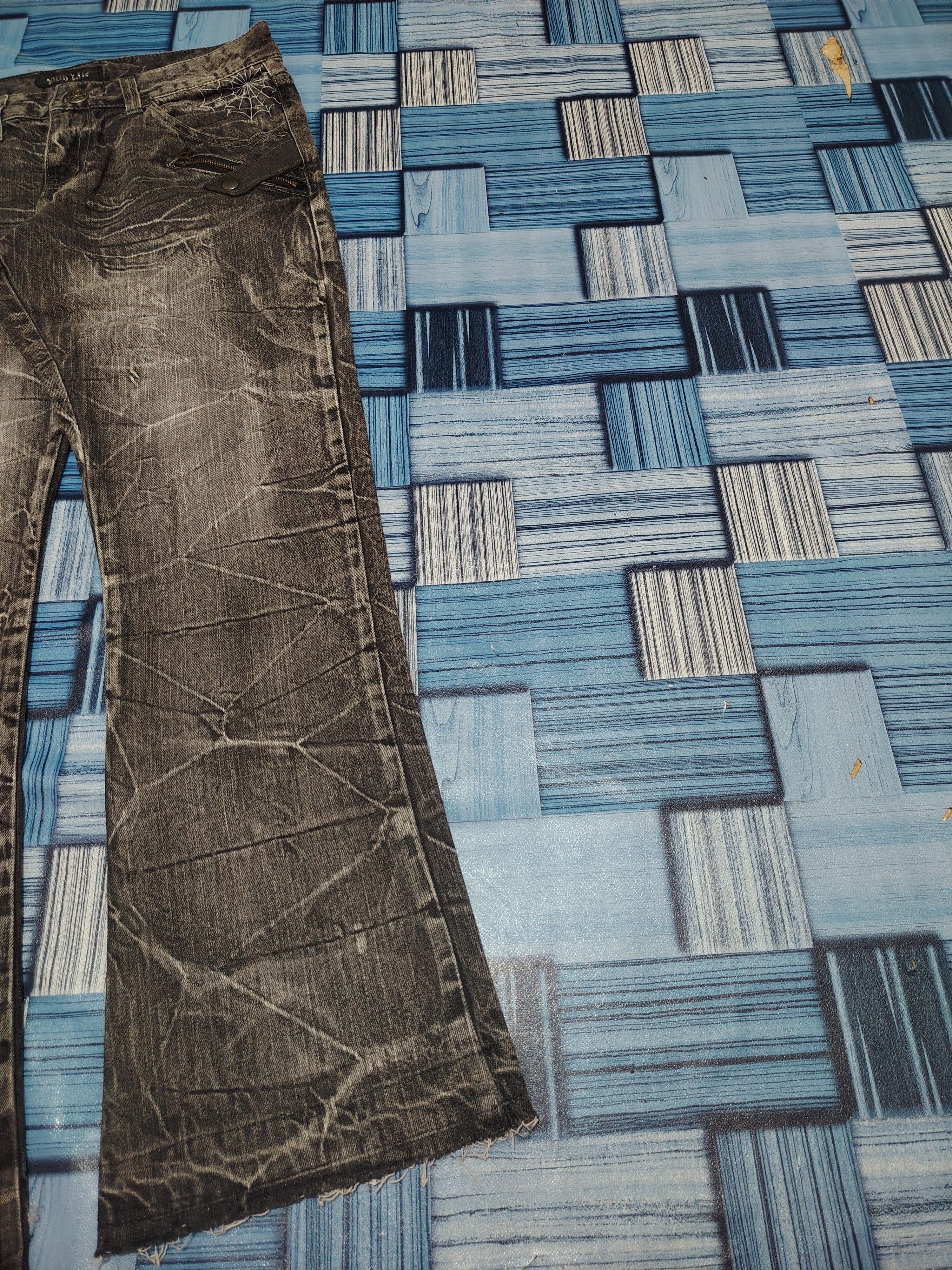 Le Grande Bleu (L.G.B.) Japanese Wild Life Skull Bones Whiskered Flared Jeans Size US 32 / EU 48 - 4 Thumbnail