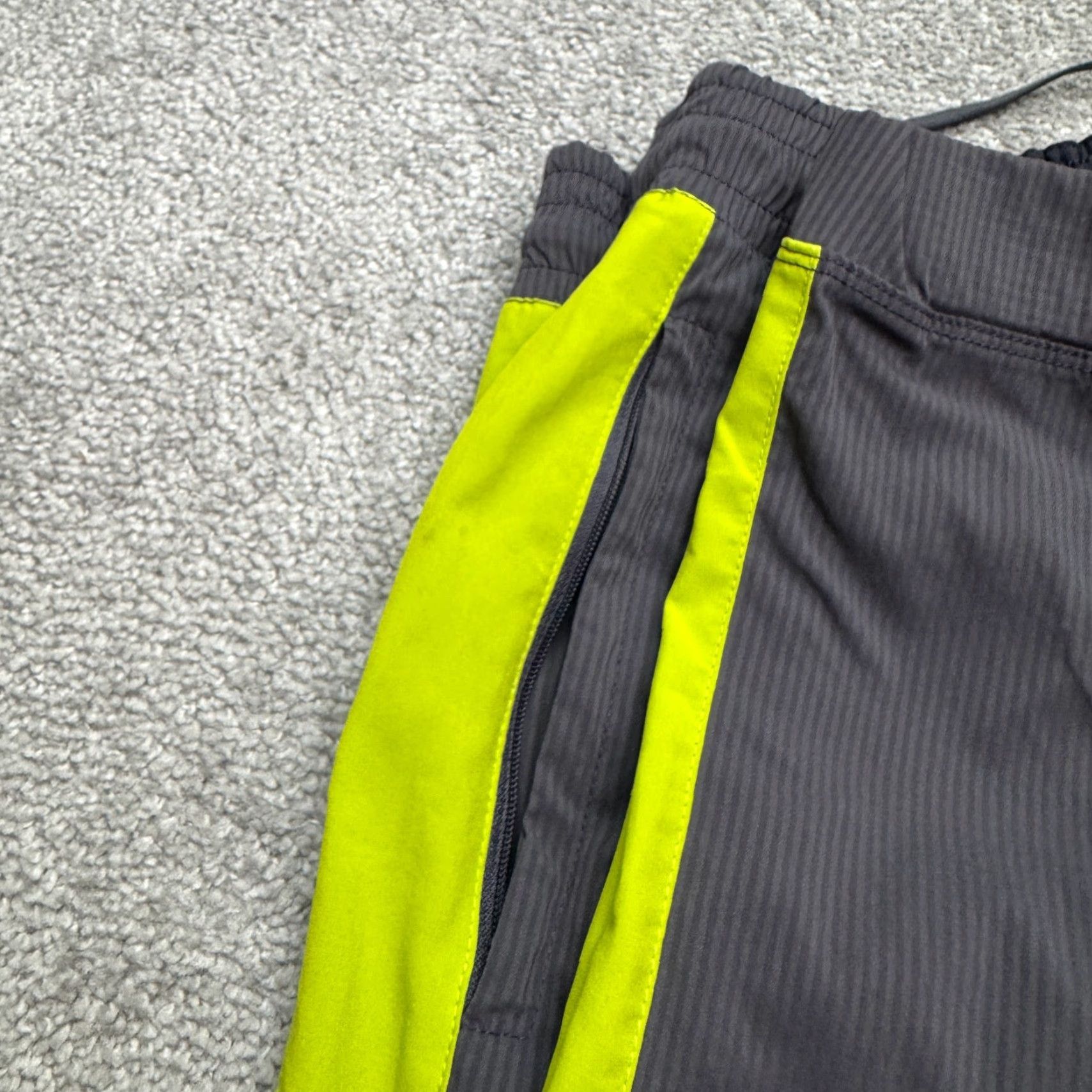 Fabletics VINTAGE Fabletics Men's Jogger Pants Activewear Tapered Fit Gray Yellow Elastic Waist Medium Size US 31 - 4 Thumbnail
