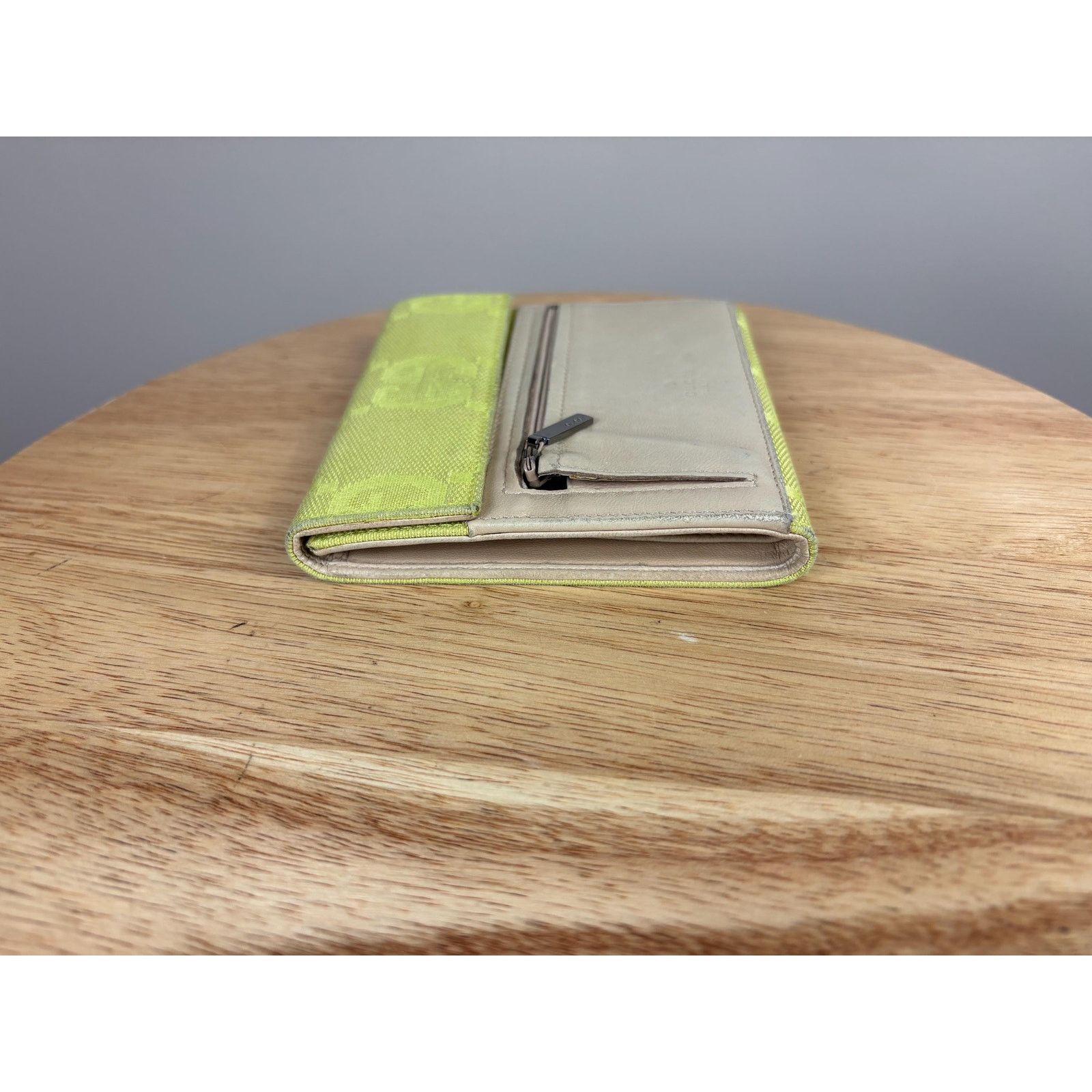 Gucci Authentic Gucci Compact Neon Beige Wallet GG Size ONE SIZE - 3 Thumbnail