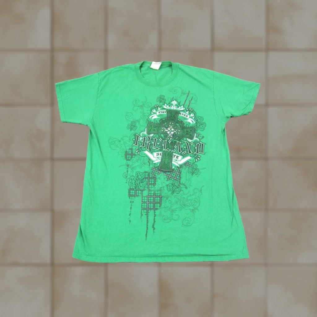 Fruit Of The Loom Vintage Ireland Shirt Adult Medium Green Celtic Cross Graphic Shamrock Tee Size US M / EU 48-50 / 2 - 1 Thumbnail