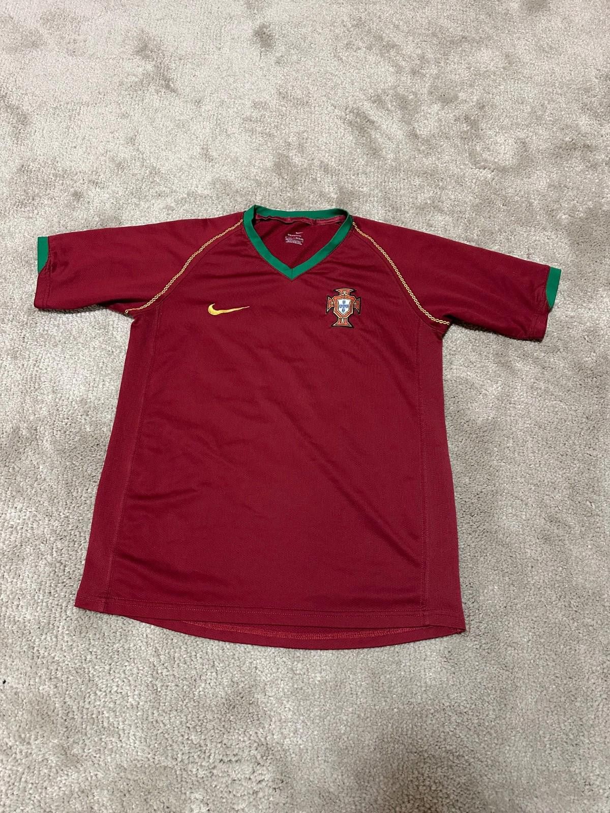 Nike Portugal Home football shirt 2006 Soccer Nike Jersey Boys Size US XXS / EU 40 - 1 Thumbnail