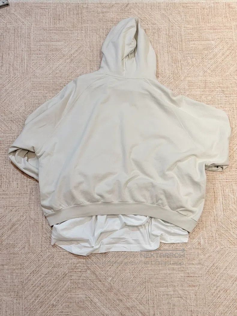 Balenciaga Balenciaga Fake Two-Piece 3XL Off-White Hoodie - Size 3 Size US L / EU 52-54 / 3 - 2 Thumbnail