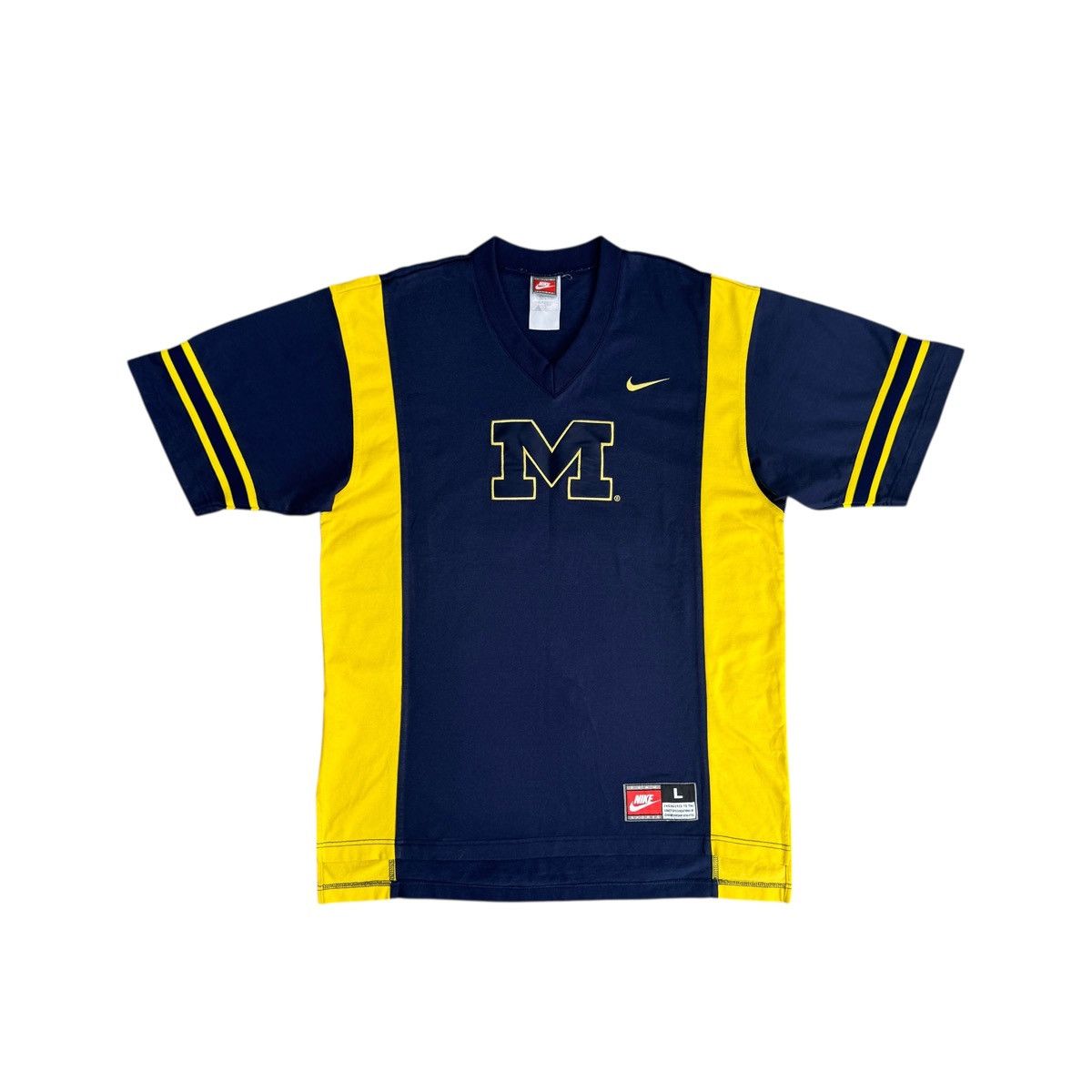Vintage Vintage Nike Michigan Wolverines NCAA Football Y2K Shirt Size US L / EU 52-54 / 3 - 1 Thumbnail