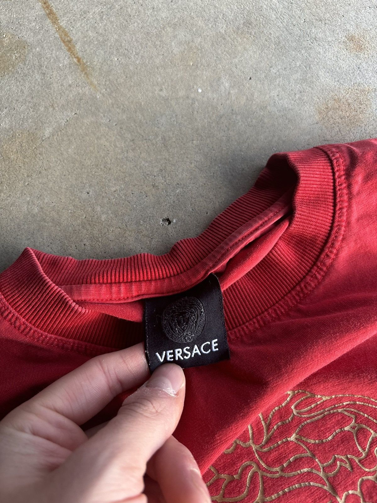 Vintage Crazy 90s Versace Big Logo Essential Red Boxy Grail Tee Size US M / EU 48-50 / 2 - 5 Thumbnail