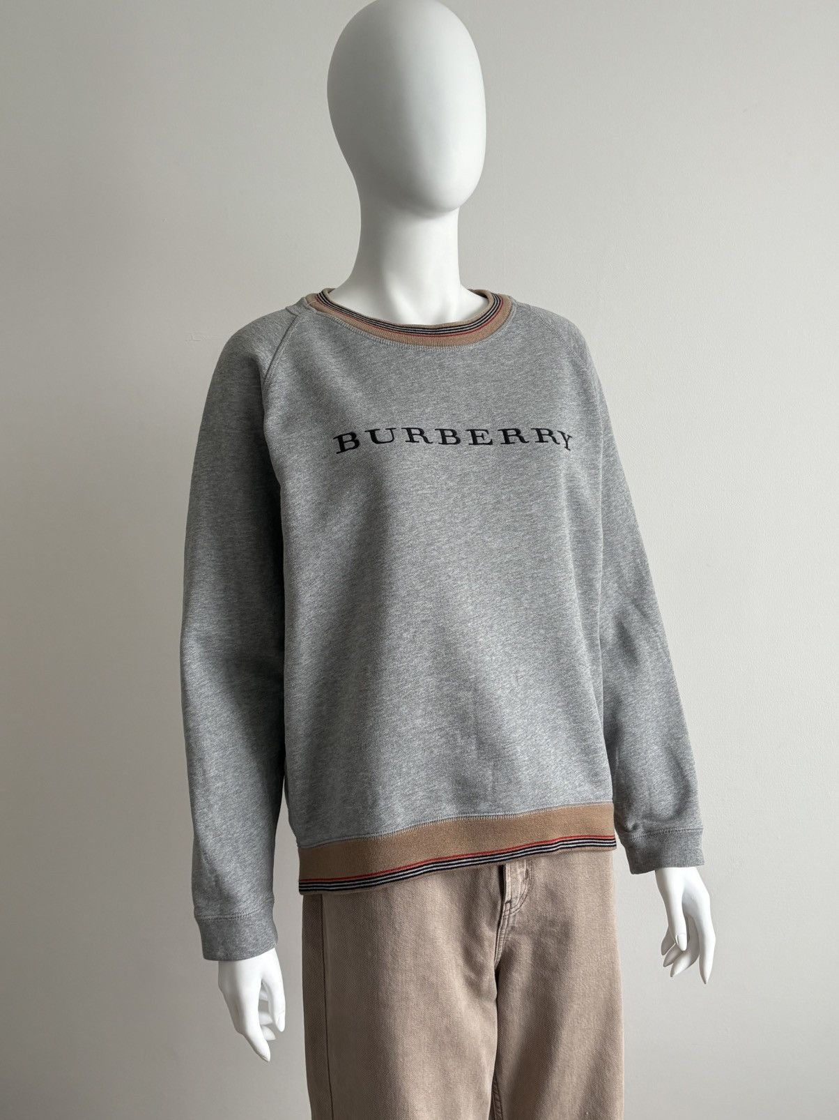 Burberry Burberry Children Embroidery Logo Gray Sweatshirt 14 years Size XS / US 0-2 / IT 36-38 - 1 Thumbnail