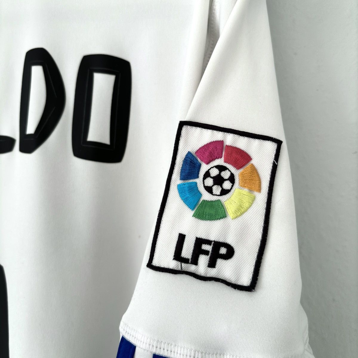 Adidas × Vintage 2010 2011 Real Madrid Ronaldo Adidas Home Kit Soccer Jersey Size US S / EU 44-46 / 1 - 6 Thumbnail
