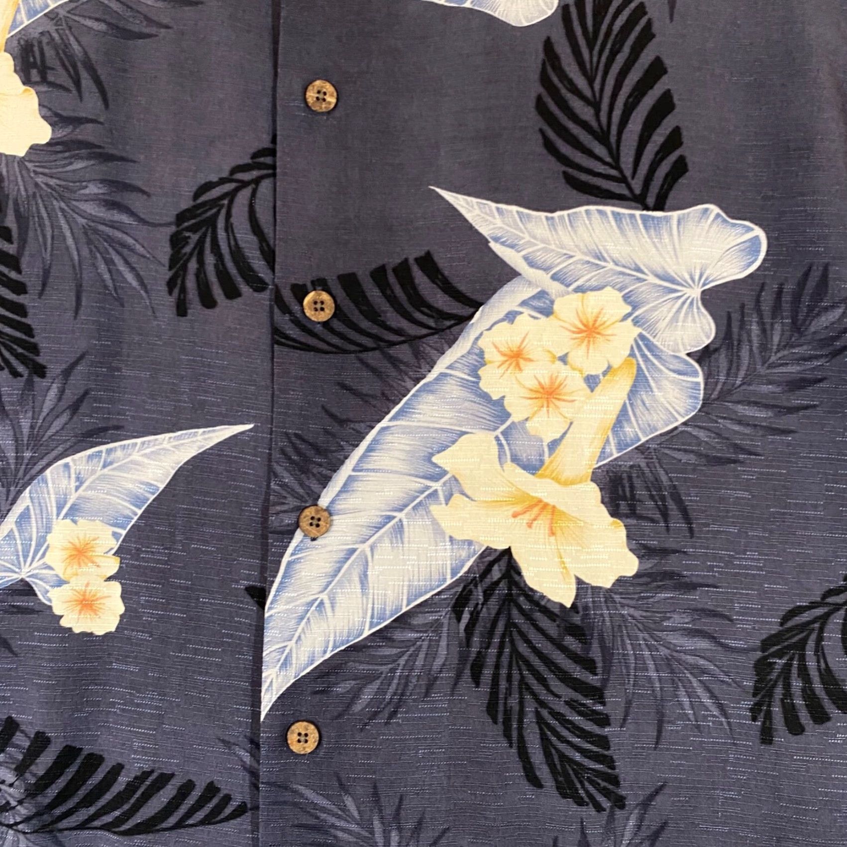 Tommy Bahama VINTAGE Tommy Bahama Shirt Mens M Gray Silk Floral Hawaiian S/S Button-Up 100% Silk Mens Size US M / EU 48-50 / 2 - 3 Thumbnail