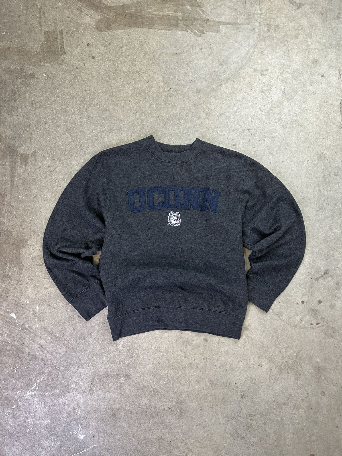 Vintage Vintage UCONN Huskies Collegiate Spellout Crewneck Small Size US S / EU 44-46 / 1 - 1 Thumbnail