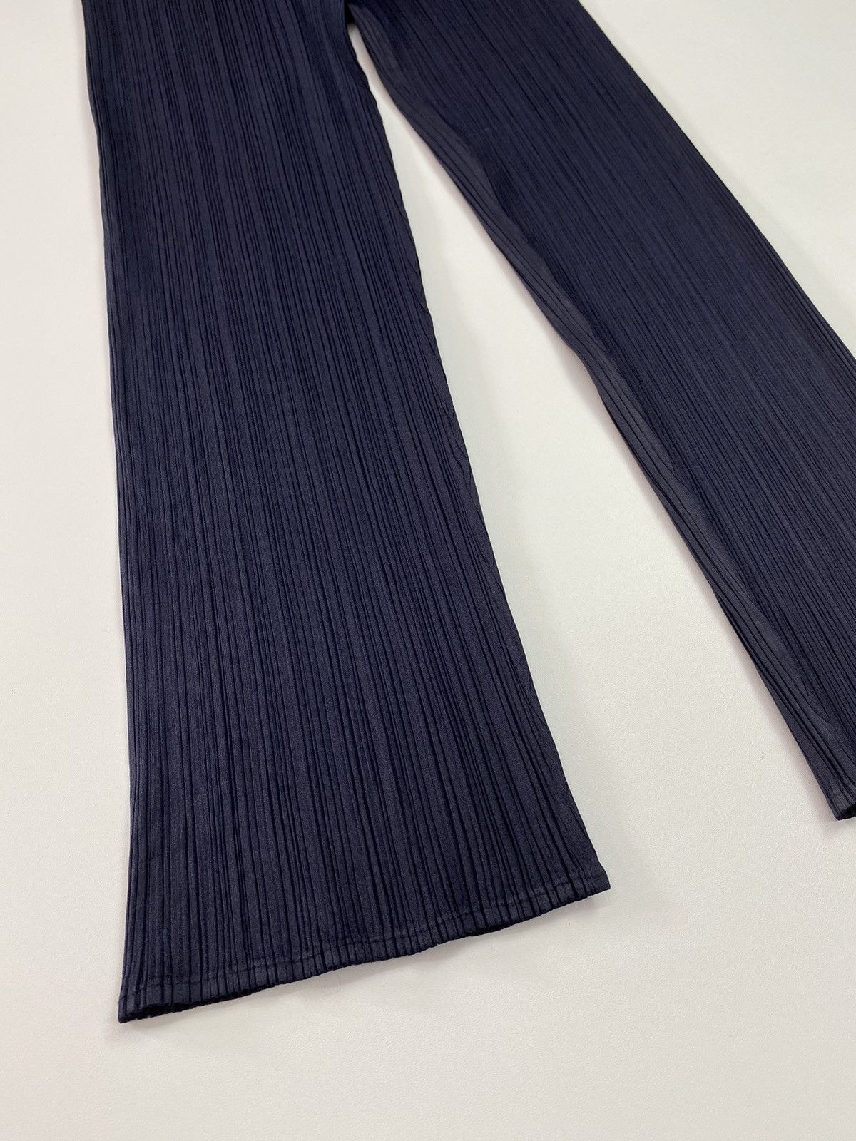 Designer × Issey Miyake × Pleats Please Issey Miyake pleated issey miyake pleatsplease trouser pant Size US 28 / EU 44 - 3 Thumbnail