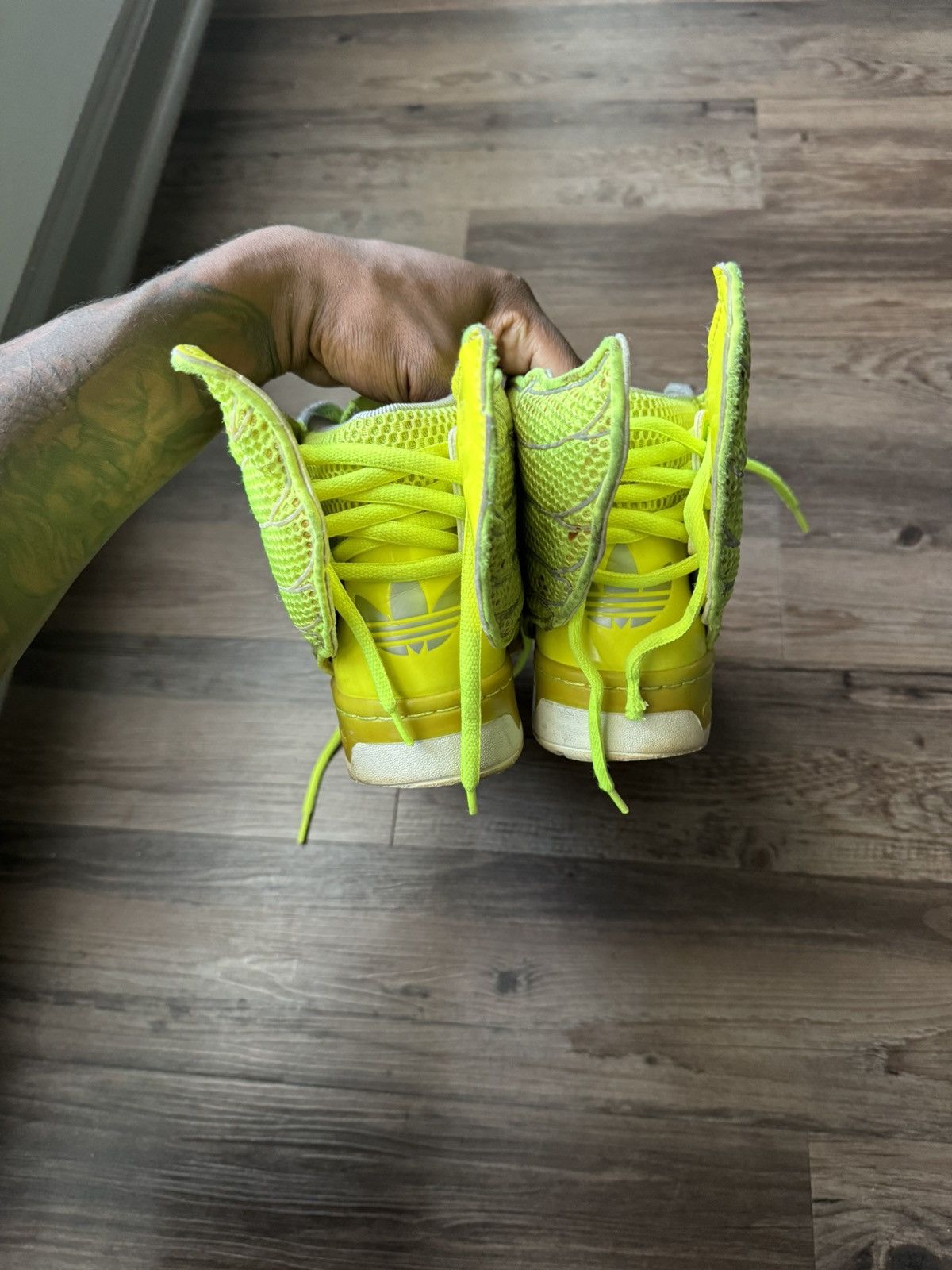 Adidas × Jeremy Scott Adidas Jeremy Scott 2.0 Wings Neon Size US 12 / EU 45 - 3 Thumbnail