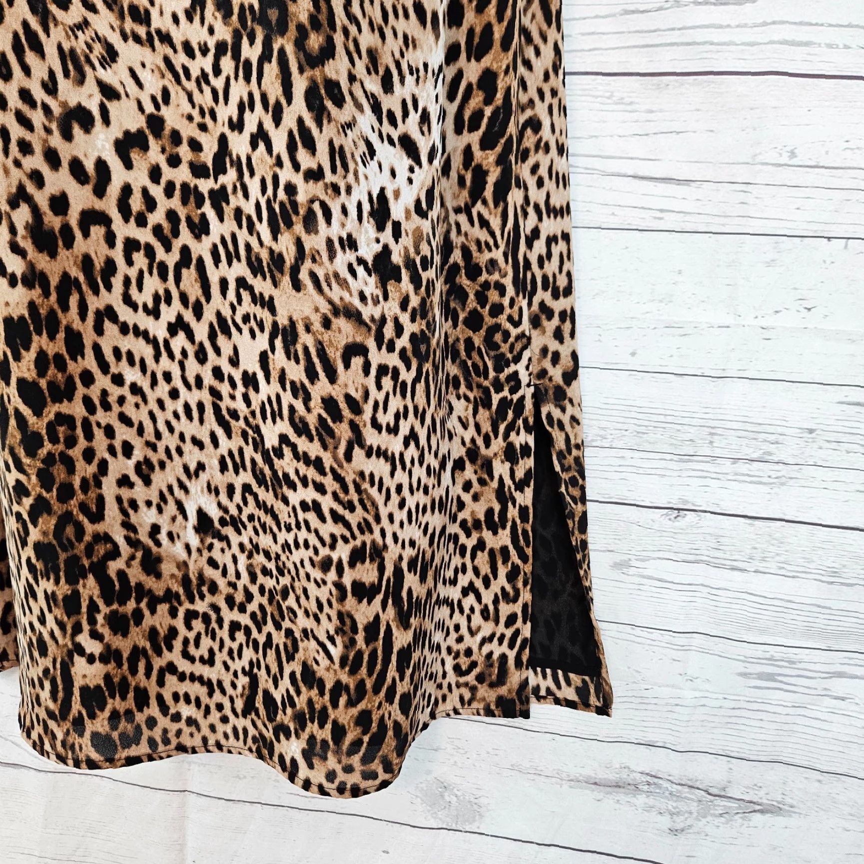 Vintage Chico's Womens Top Blouse Sz M Brown Animal Print Sleeveless Side Slits Shirt Womens M Brown Animal Print Sleeveless Slits Size M / US 6-8 / IT 42-44 - 3 Thumbnail