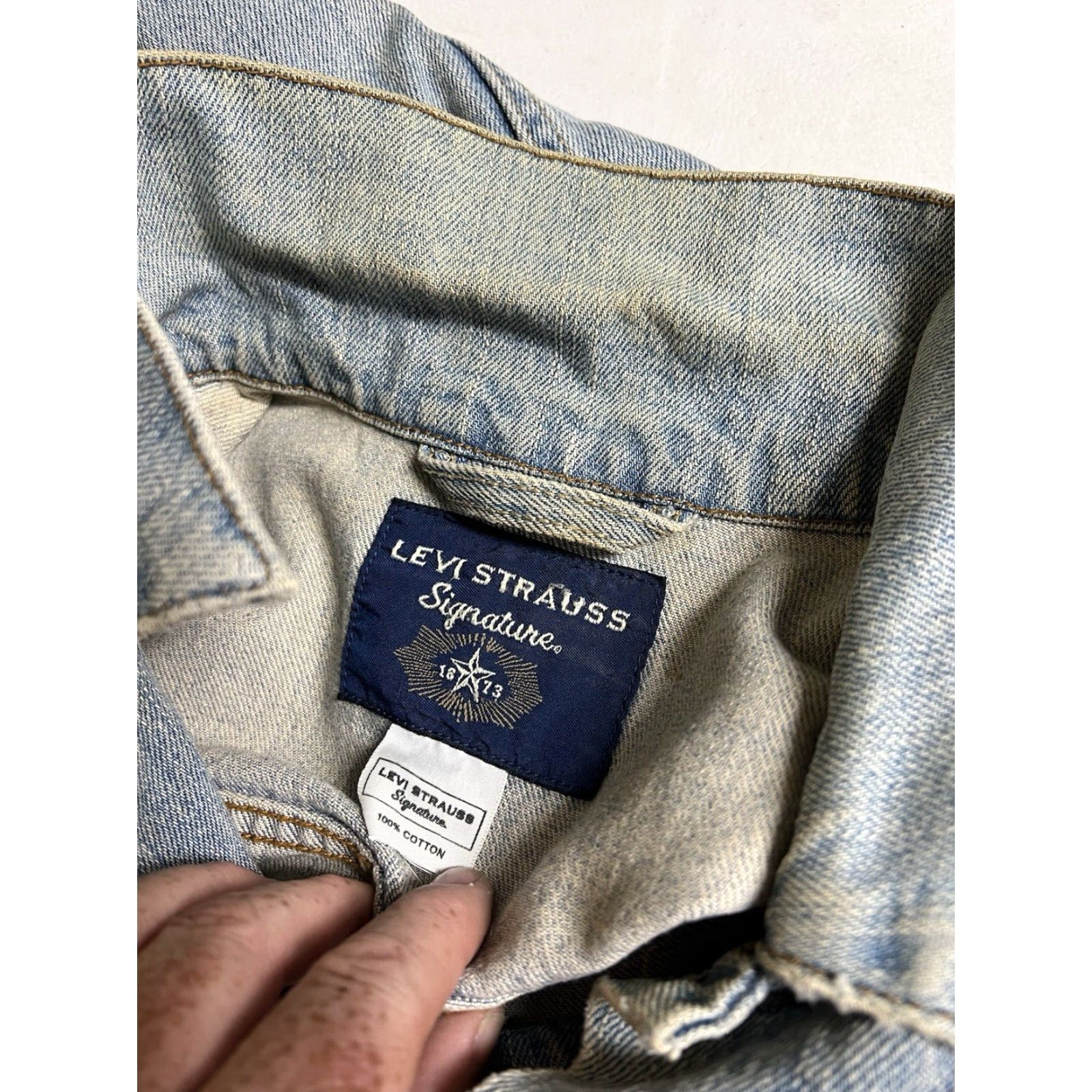 Levi's VTG Levi's Trucker Denim Jacket Mens M Medium Blue 90s 80s Signature Collared Pockets Logo Embroidered Short Jacket Casual Workwear USA Western Man Size US 31 - 4 Thumbnail