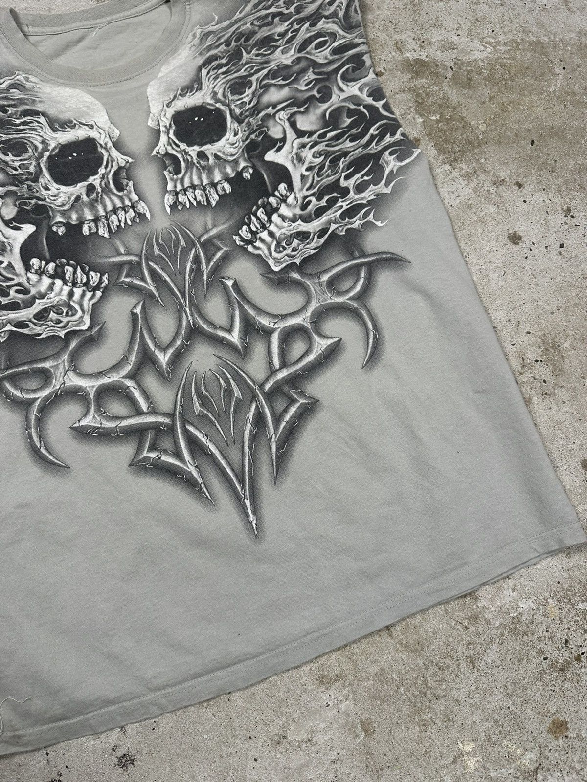 Affliction Vintage Y2K Affliction Skulls Flame Gray Tank Top Print Tee Size US XL / EU 56 / 4 - 3 Thumbnail