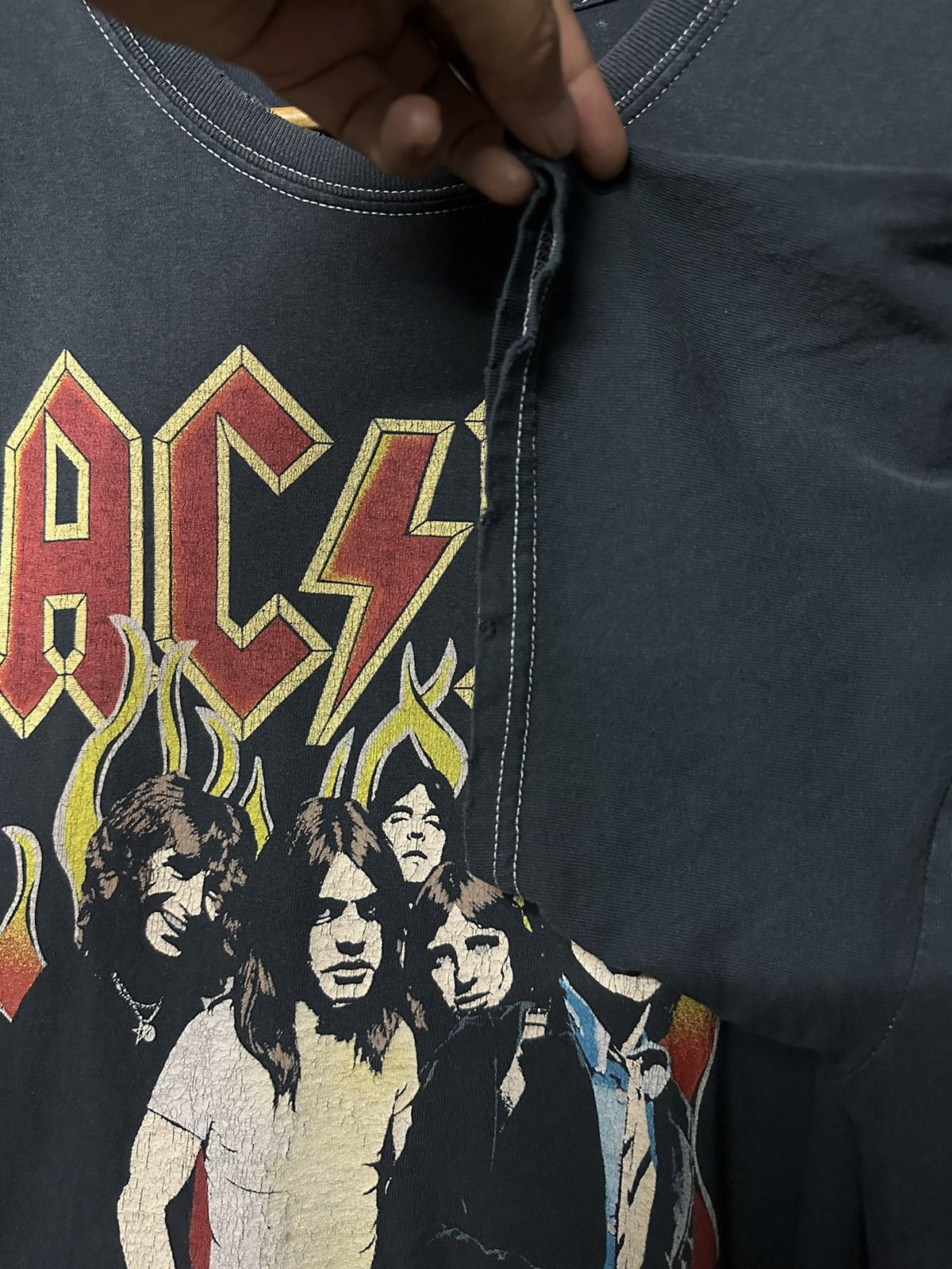 Band Tees × Vintage Vintage 1979 ACDC World Tour Long Beach Arena Faded Tee Size US XL / EU 56 / 4 - 9 Thumbnail
