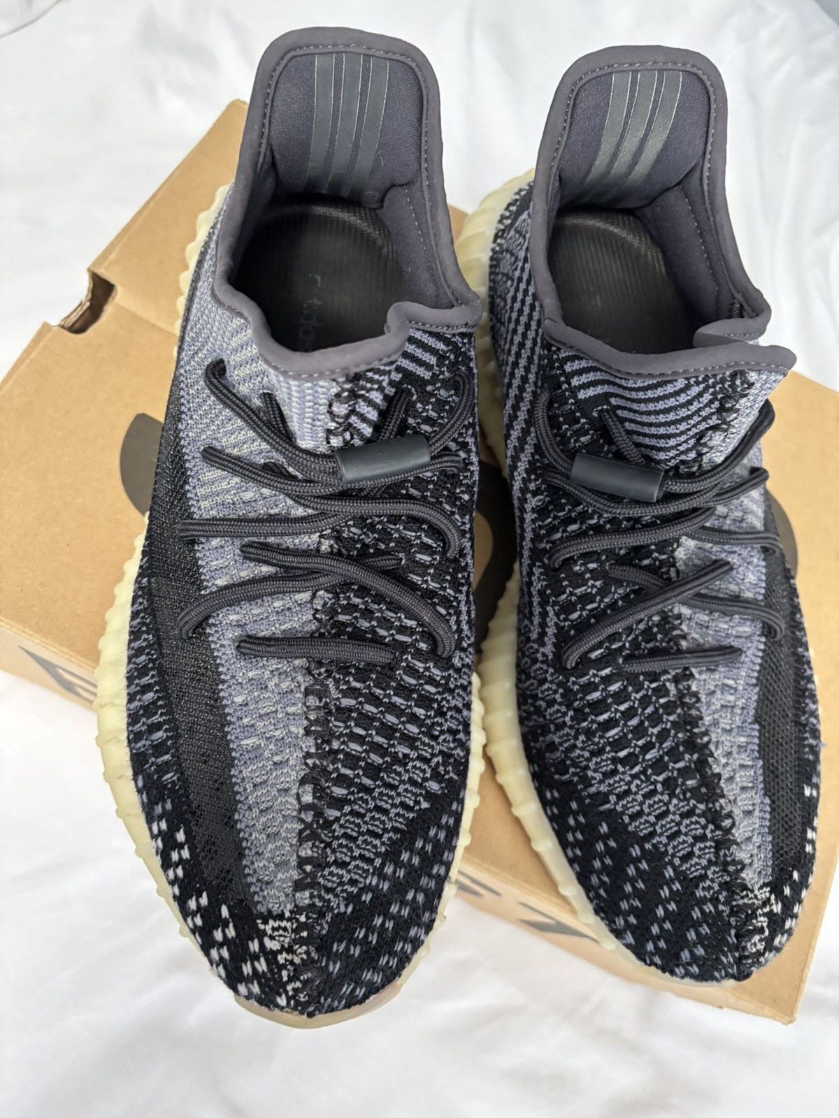 Yeezy Yeezy Boost 350 Carbon Size US 9 / EU 42 - 3 Thumbnail