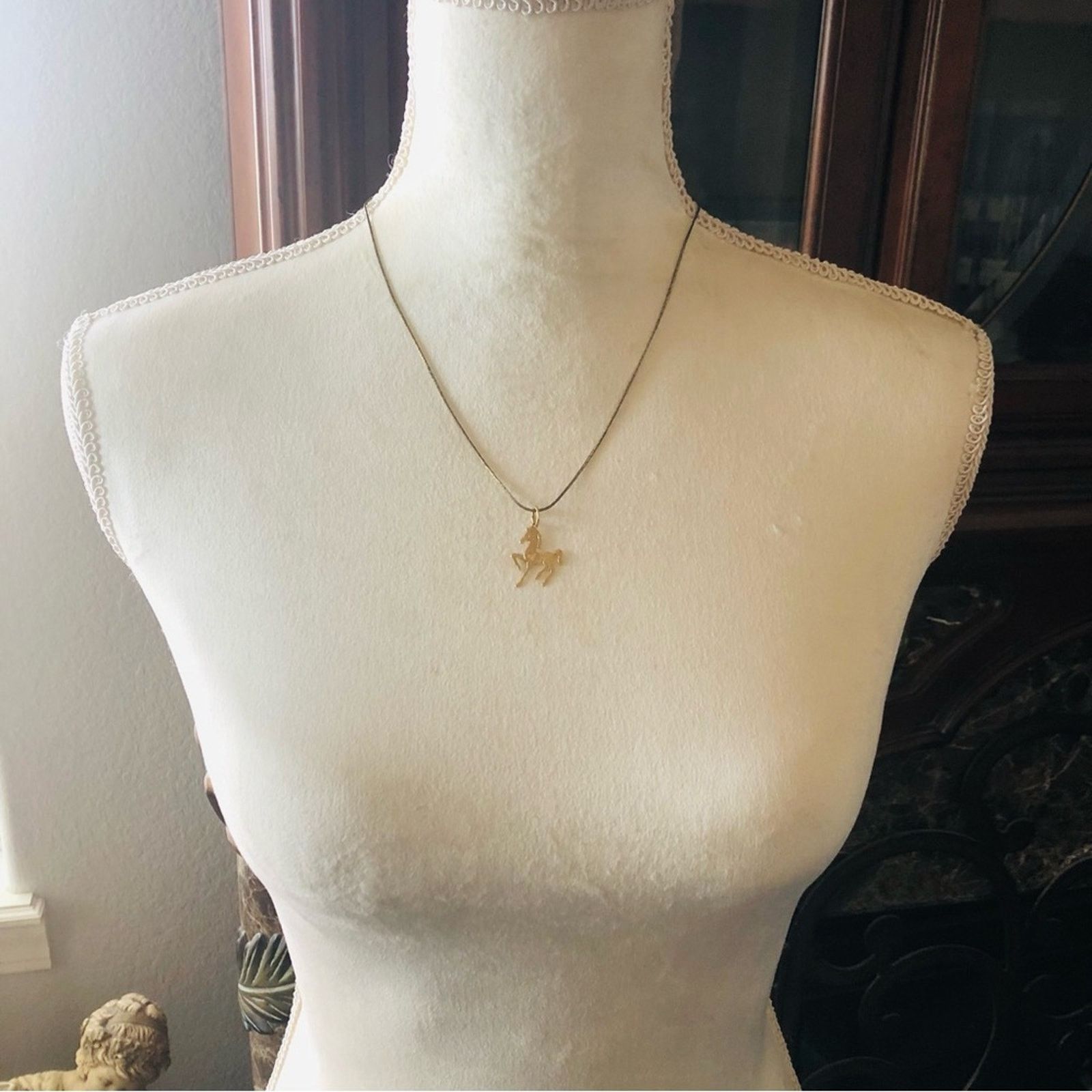 Vintage Vintage etched gold stallion horse pendant on chain necklace Size ONE SIZE - 8 Thumbnail