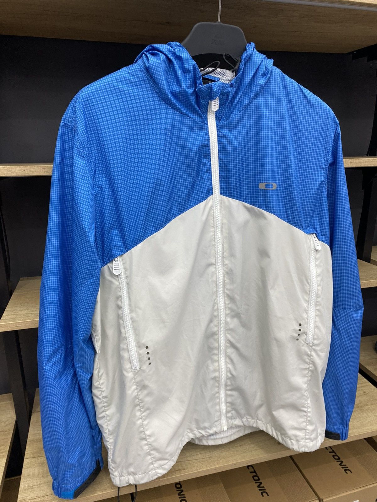 Oakley Vintage Rare Oakley Blue White Light Jacket Gorpcore Style Size US XL / EU 56 / 4 - 11 Thumbnail