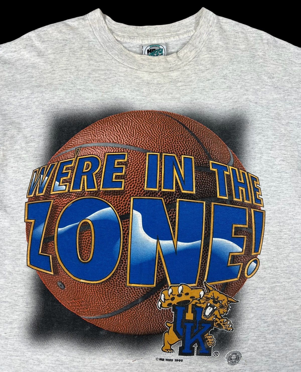 NBA 90s Distressed Vintage Kentucky Wildcats Basketball tee Size US XL / EU 56 / 4 - 3 Thumbnail