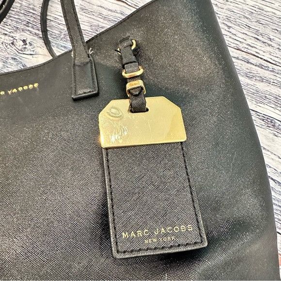 Marc Jacobs Marc Jacobs Black Saffiano Leather Luggage Tag Tote Bag Size ONE SIZE - 2 Thumbnail