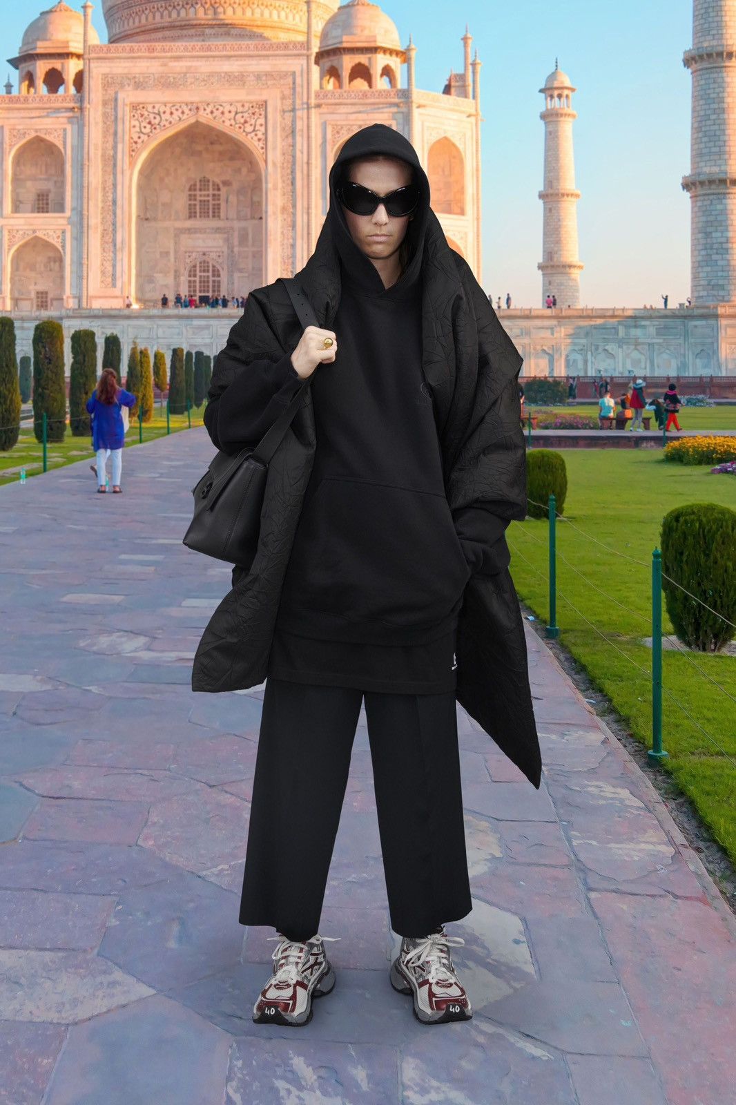 Balenciaga New Balenciaga Resorts & Spa Hoodie Size US L / EU 52-54 / 3 - 7 Thumbnail