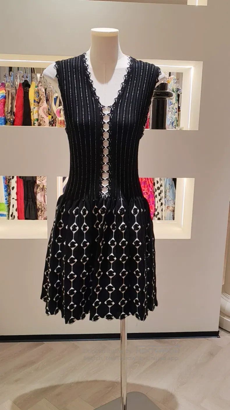 Alaia Alaia Black and white color block sleeveless dress Size XS / US 0-2 / IT 36-38 - 1 Thumbnail