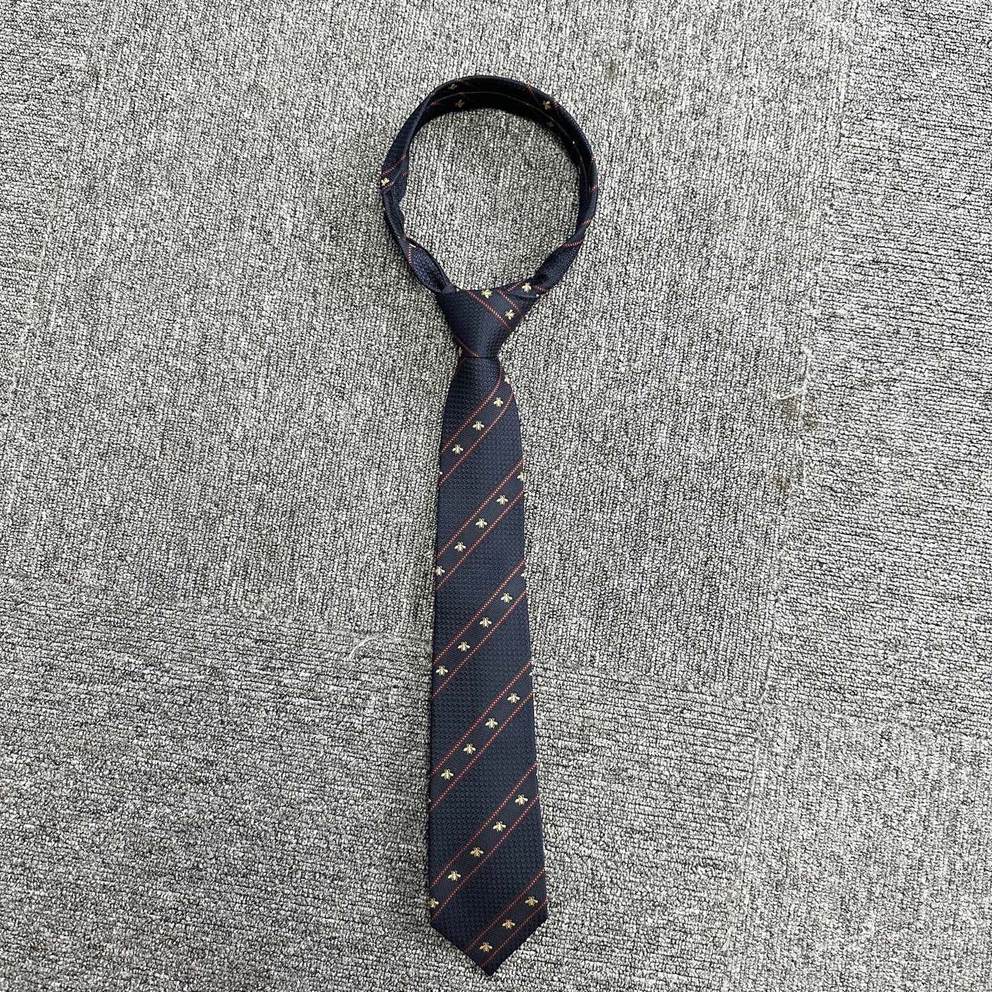 Gucci Gucci Navy Silk Bee Embroidery Tie Size ONE SIZE - 1 Thumbnail