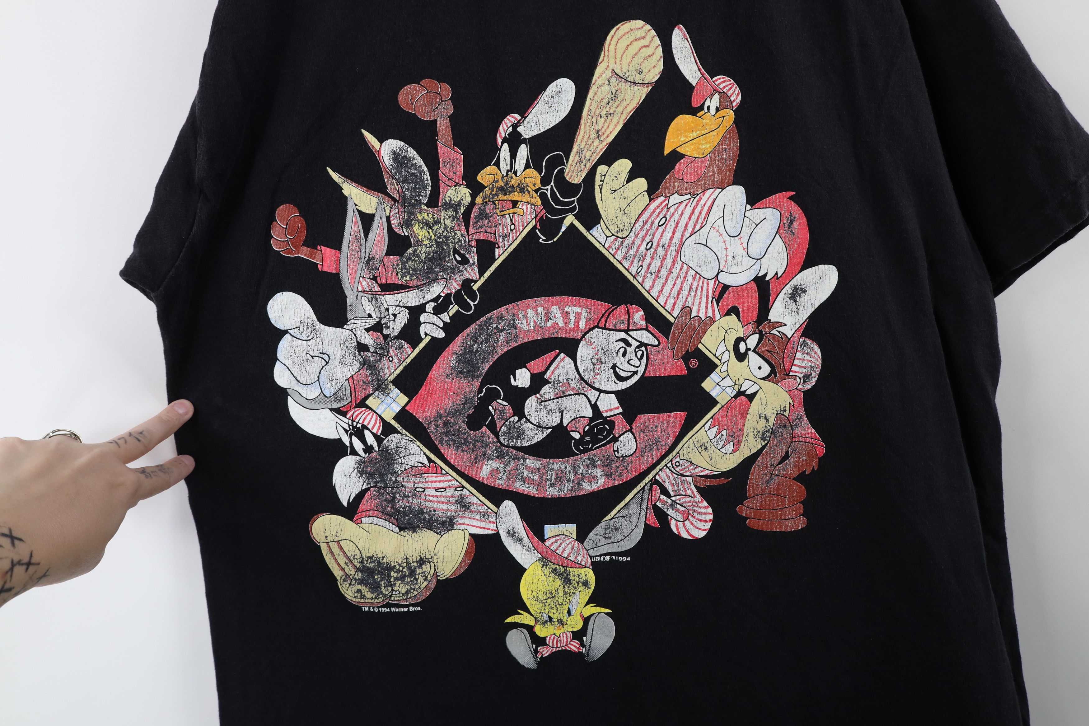 Vintage Vintage 90s Looney Tunes Reds Baseball T-Shirt USA Size US XL / EU 56 / 4 - 4 Thumbnail