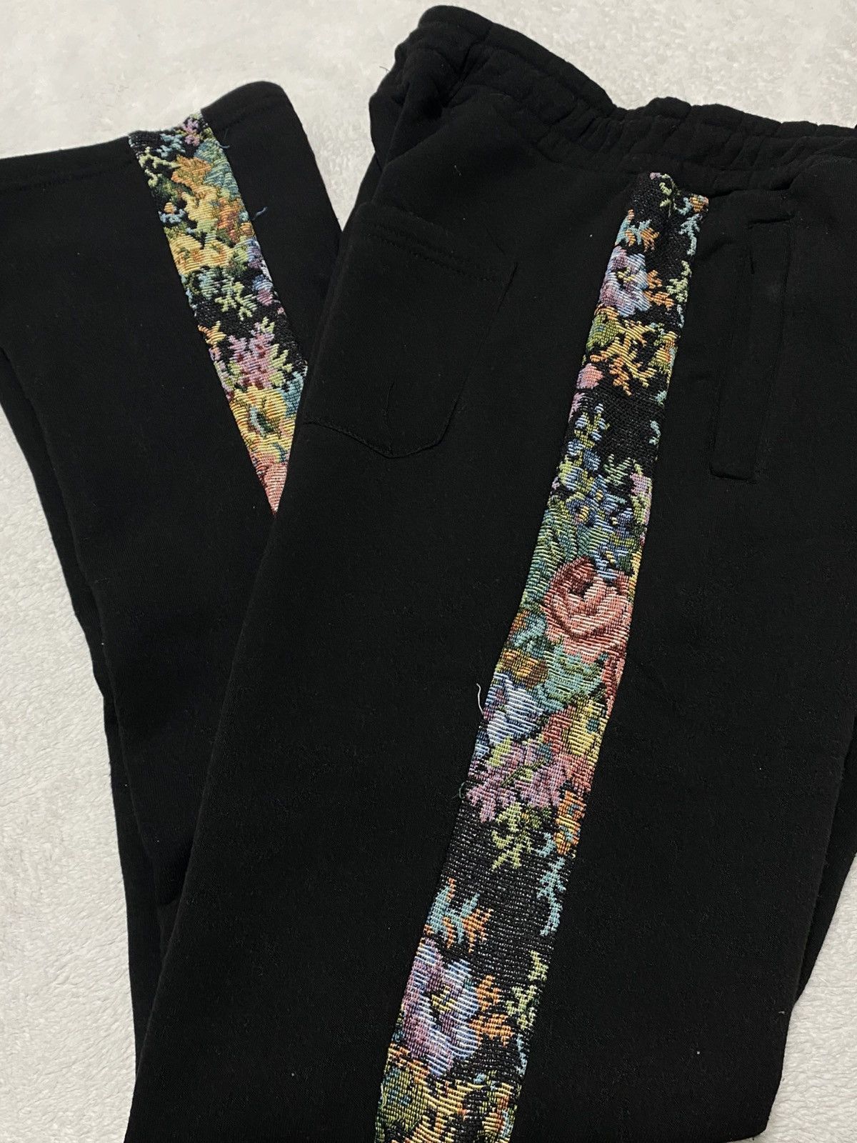 Other Black floral sweats Size US 32 / EU 48 - 2 Thumbnail