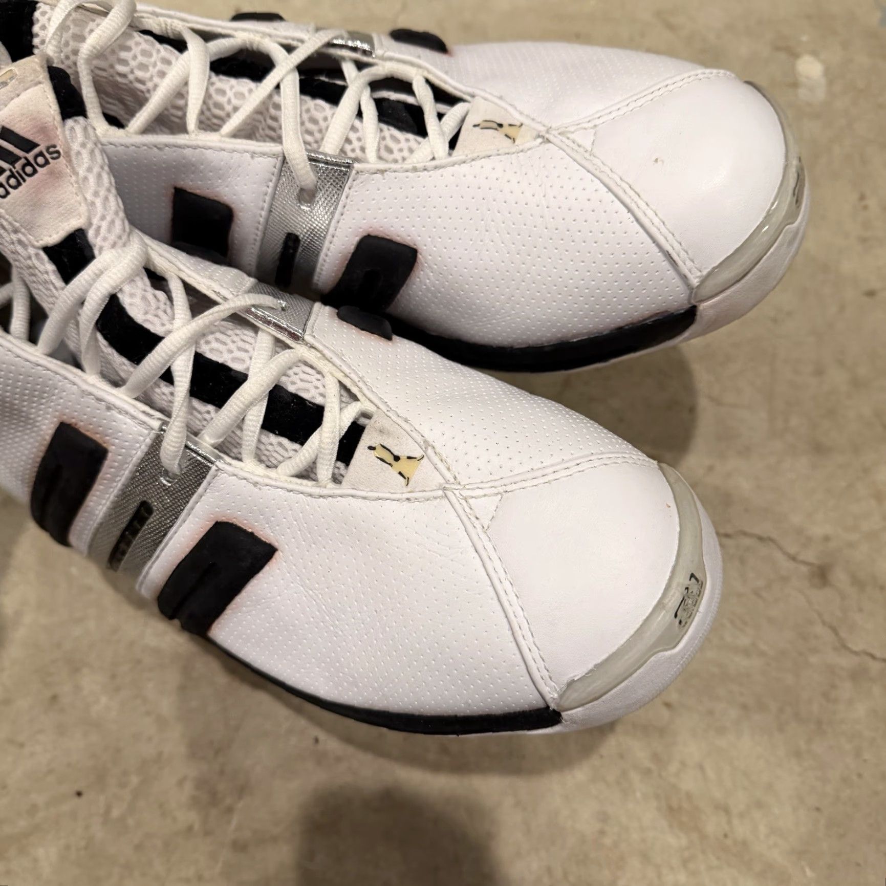 Adidas VINTAGE Adidas KG 1 Kevin Garnett WHITE/Black MVP Size 13 Rare 2004 Adidas Pro Model Sneaker Mens Basketball Nubuck Signature Embroidered 2004 Size US 13 / EU 46 - 5 Thumbnail